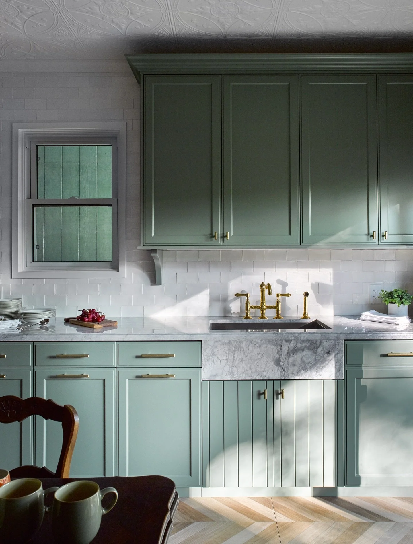 Looking back to this beauty. Still so timeless! Loved that our client wanted colour, texture and natural stone 🫶🏻

Design: @designstrom 
Builder: @bhc_solutions 
Photo: @vincentlions