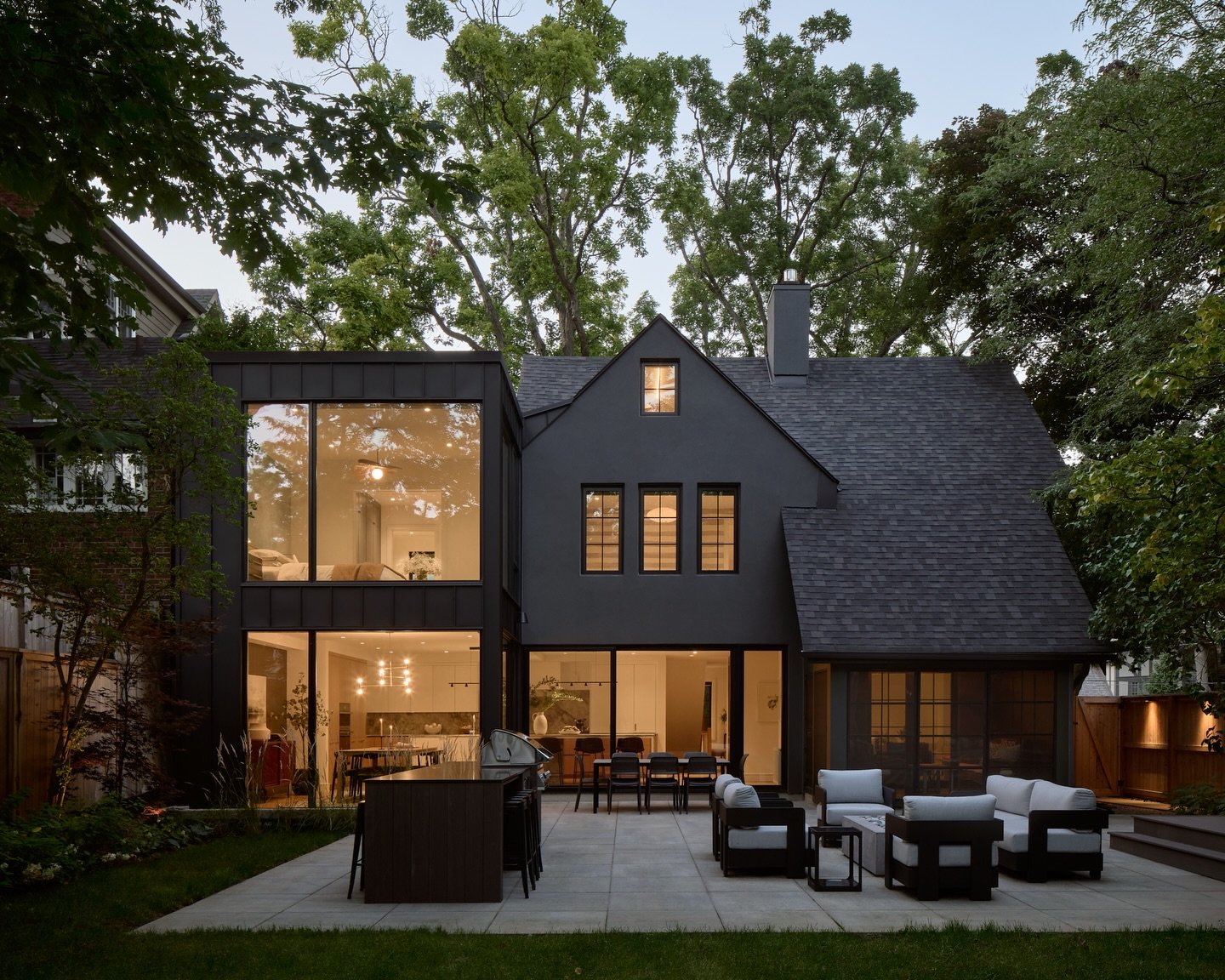 I think we finally will feel a bit of warmth this weekend. Time to open up the backyards and extend your home to the outside. We loved being part of both these projects which included full backyard landscaping and furniture. 

Photo: @morley2space | 