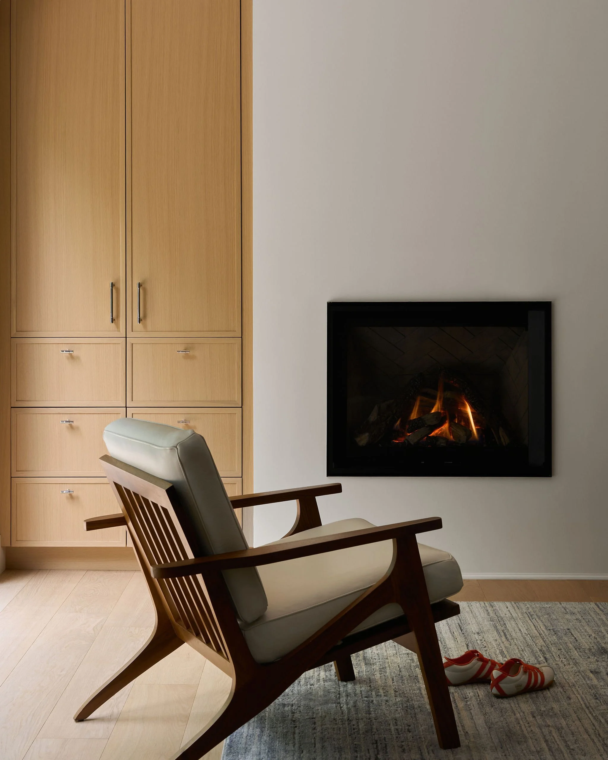 08 waterloo-georgian-home modern gas fireplace built-in.jpg