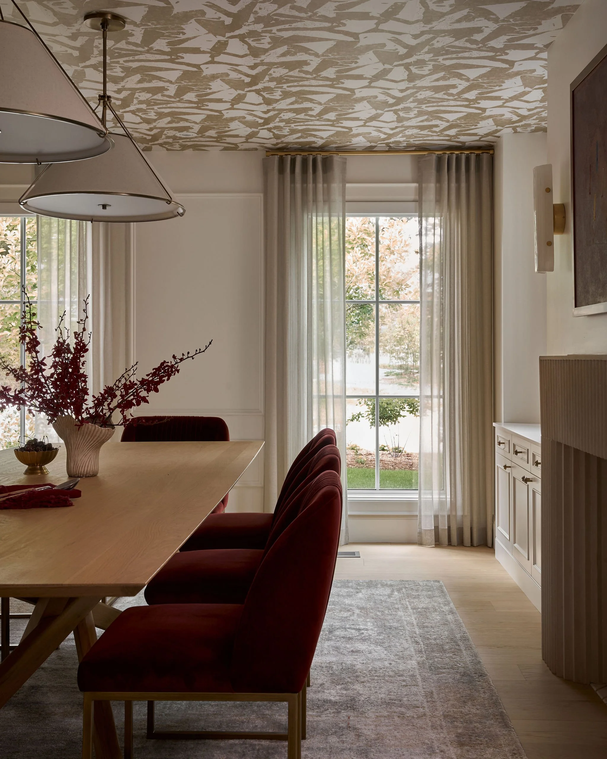 05 waterloo-georgian-home dining rm wallpaper ceiling.jpg