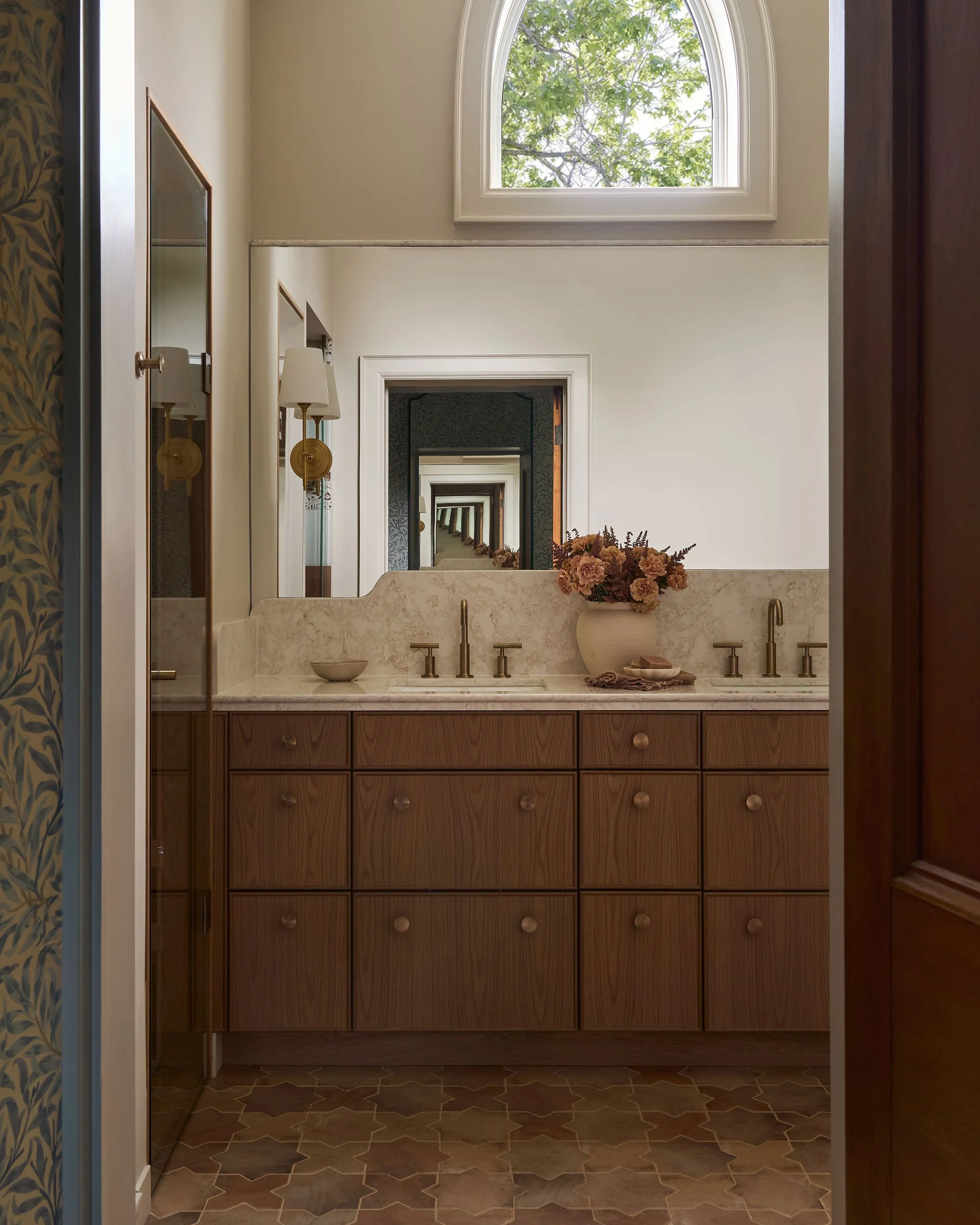 23 Modern Farmhouse Ensuite Bathroom.jpg