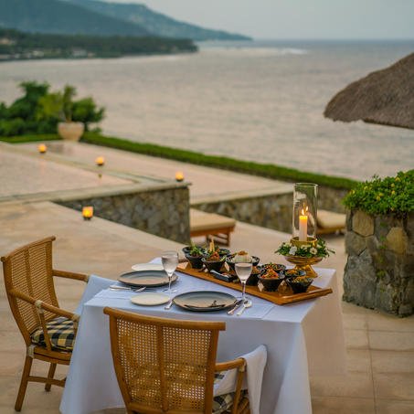 DPS-Amankila-DinnerOceanView.jpeg