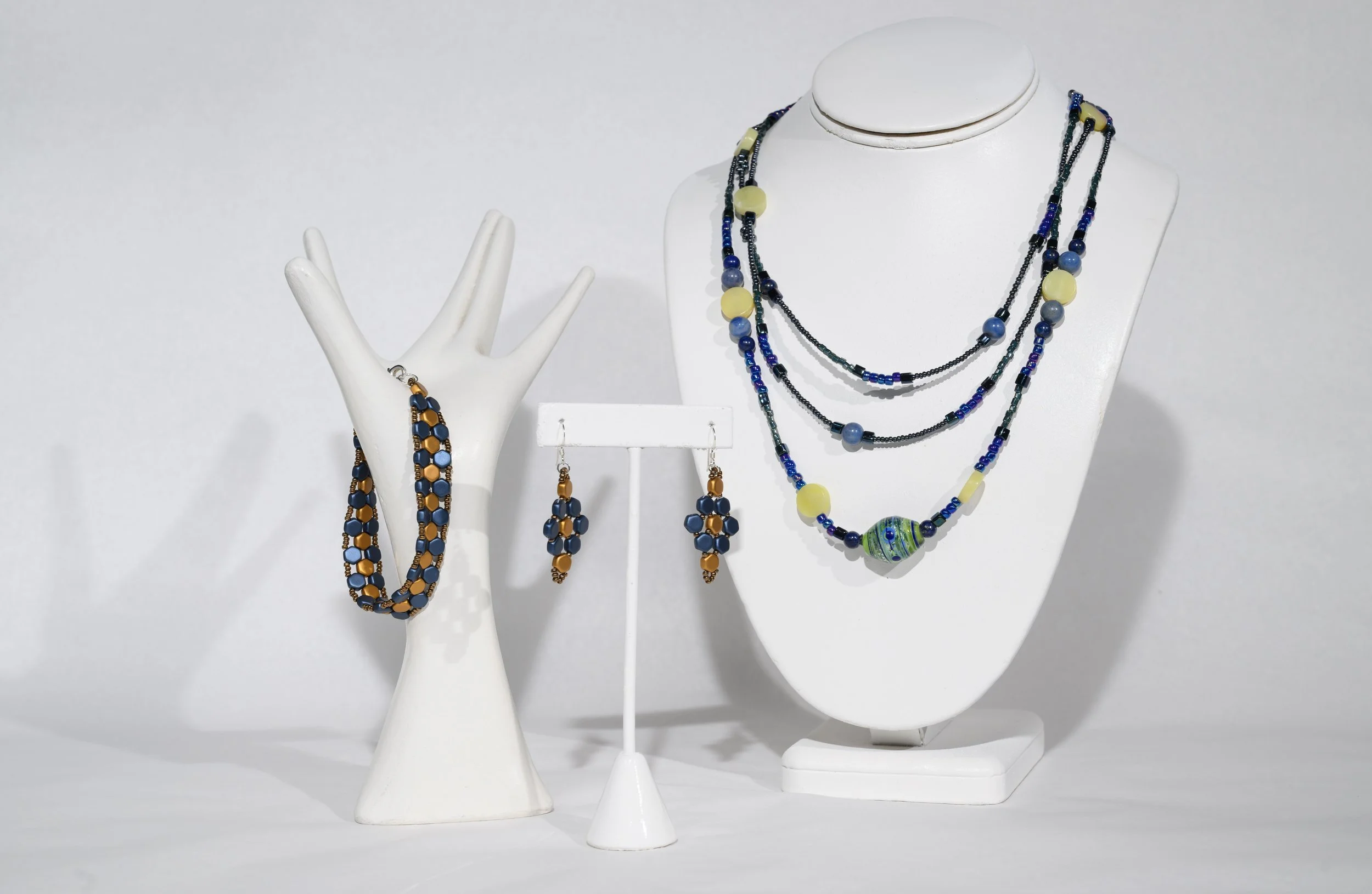 Jewelry Making: Beads & Gallery Wrap Necklace with Barb Yerace