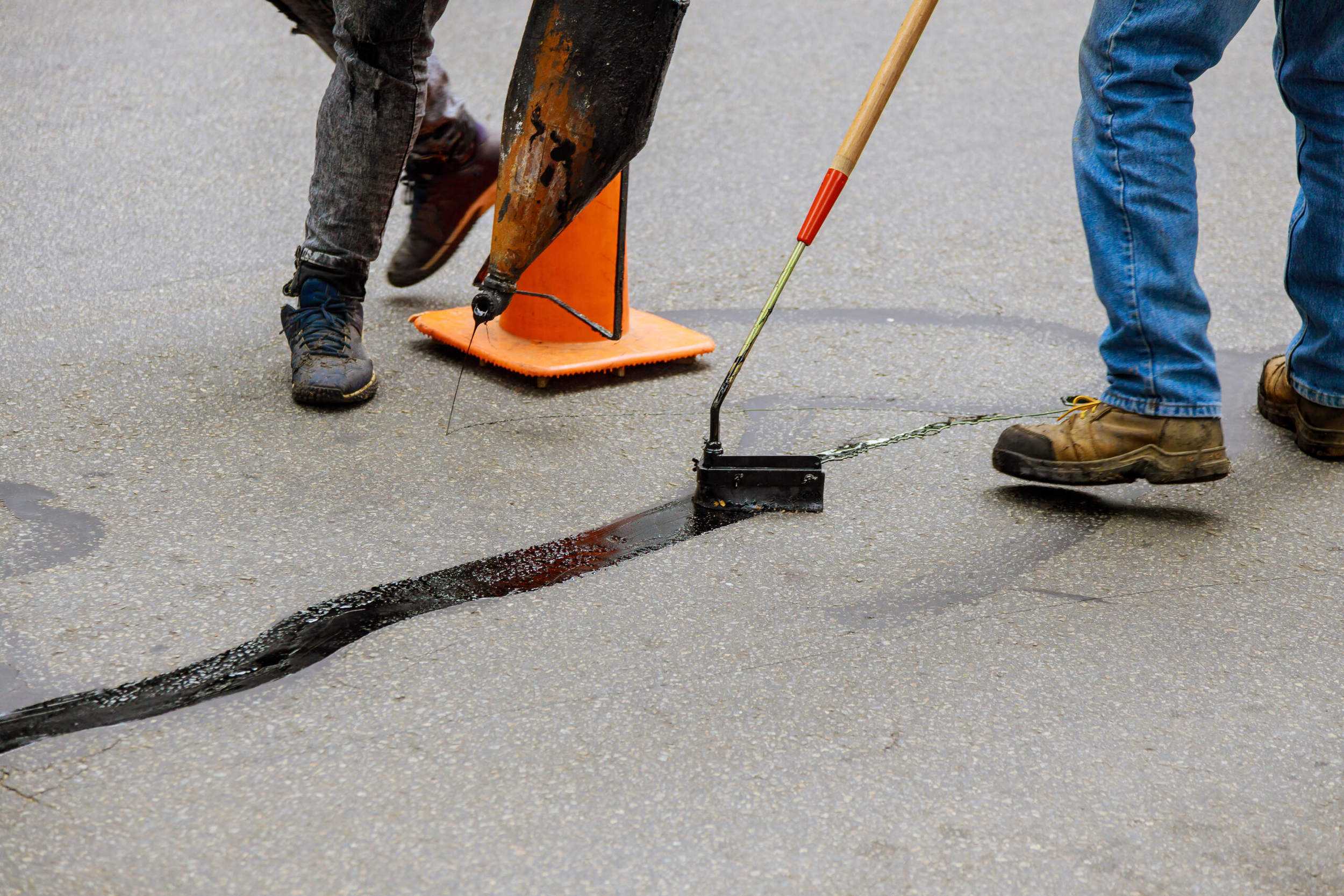 ASPHALT PAVEMENT CRACK REPAIR