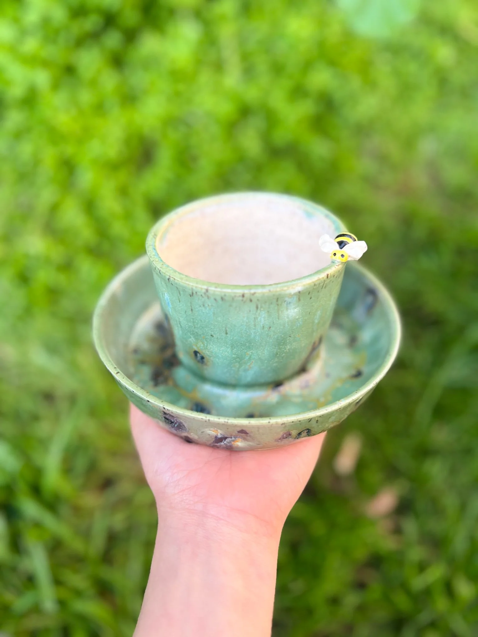 Everglade A (round, bee)