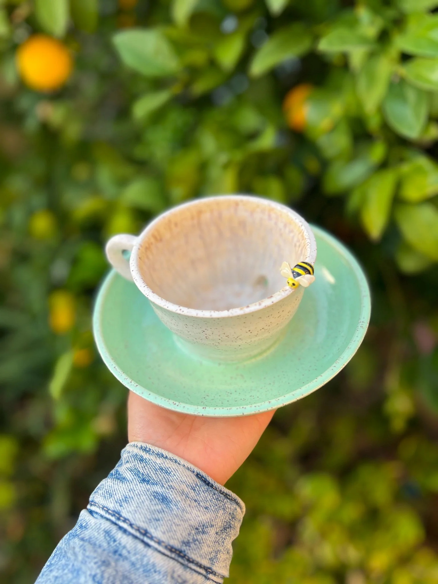 Mint D (teacup, bee)