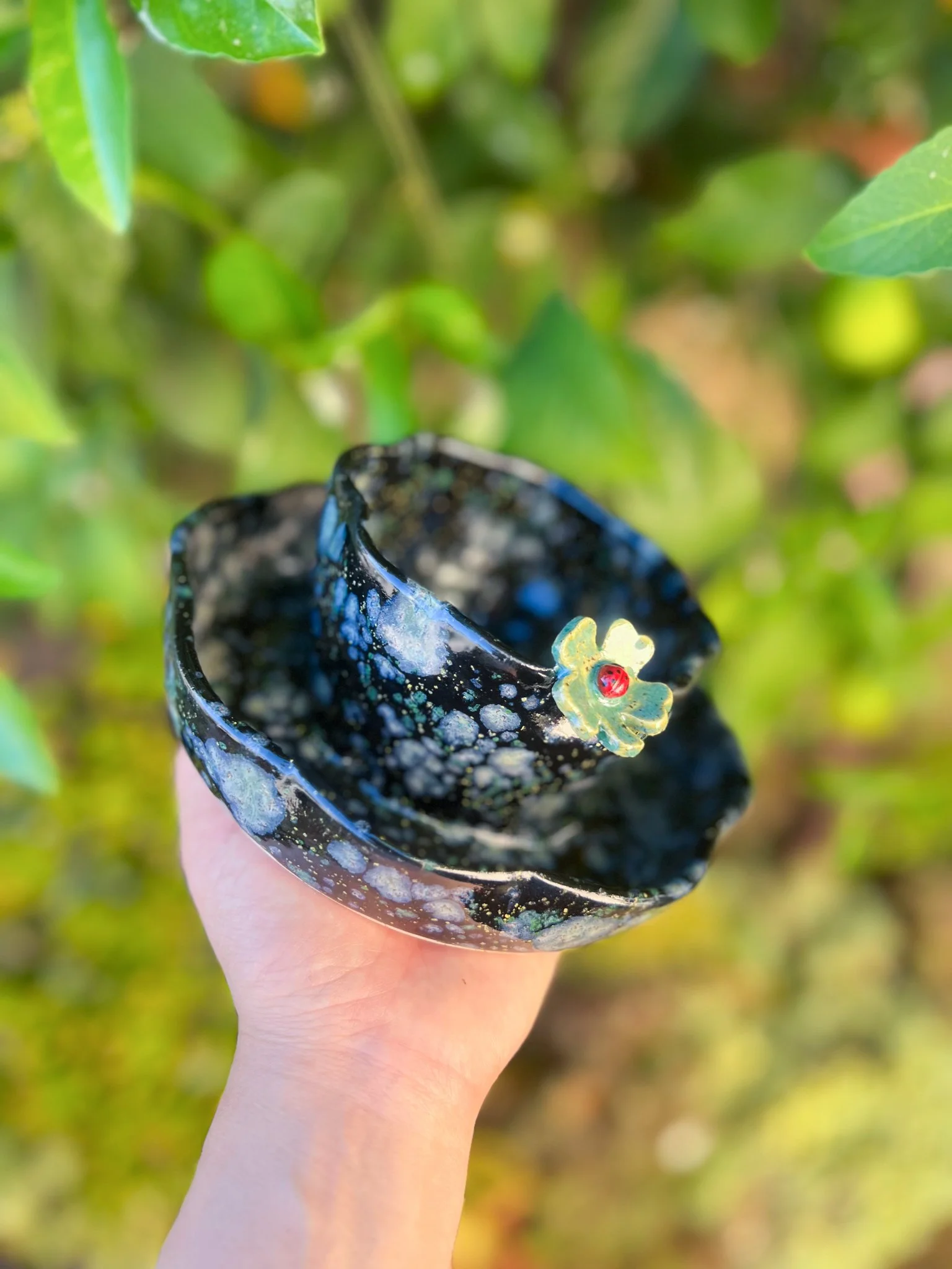 Firefly D (8 petal, ladybug on clover)