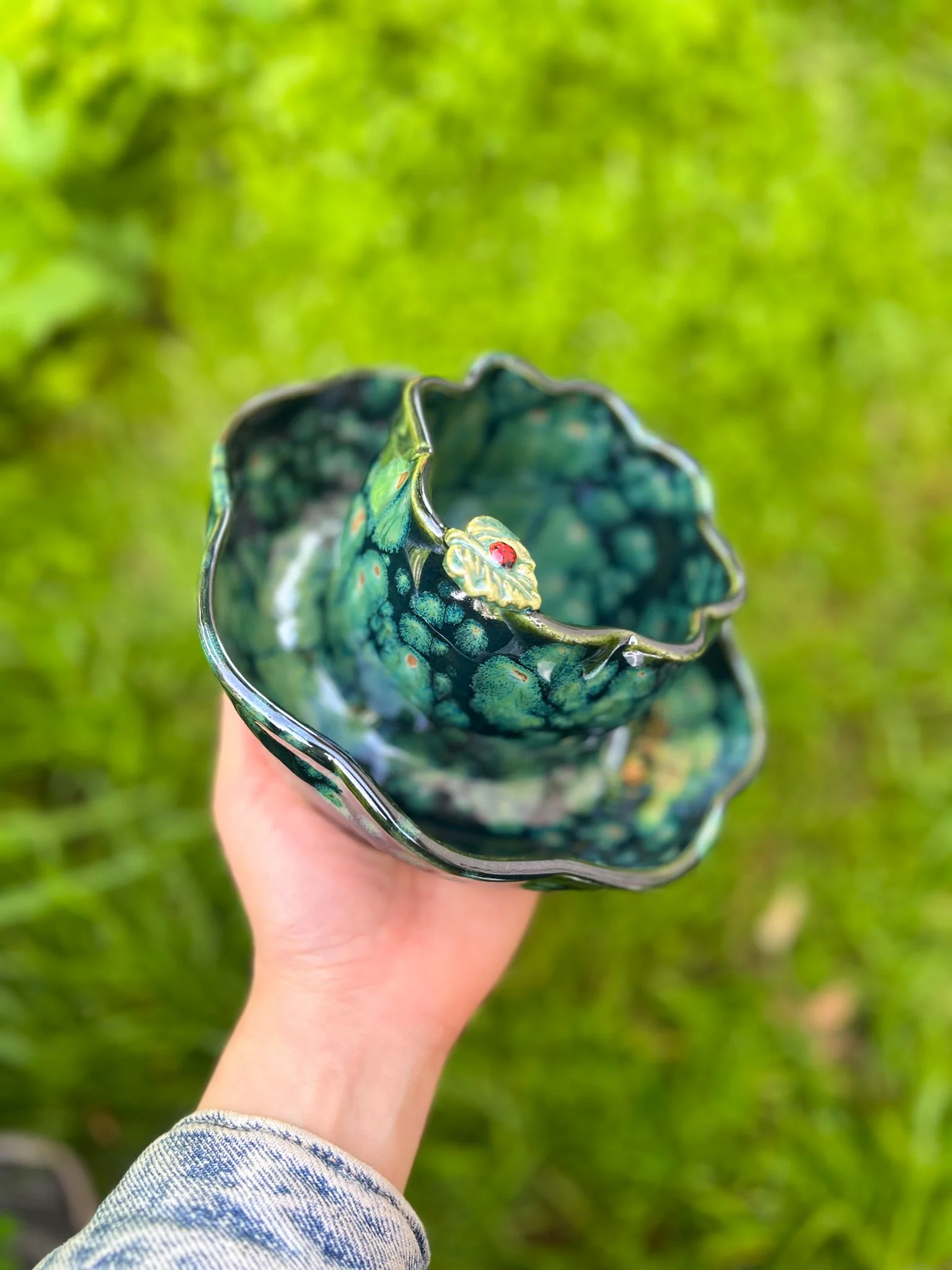 Lily pad B (8 petal, ladybug on leaf)