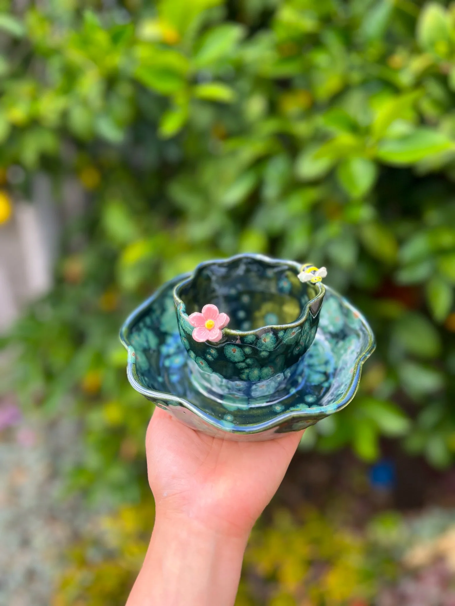 Lily Pad B (8 petal, bee+blossom)