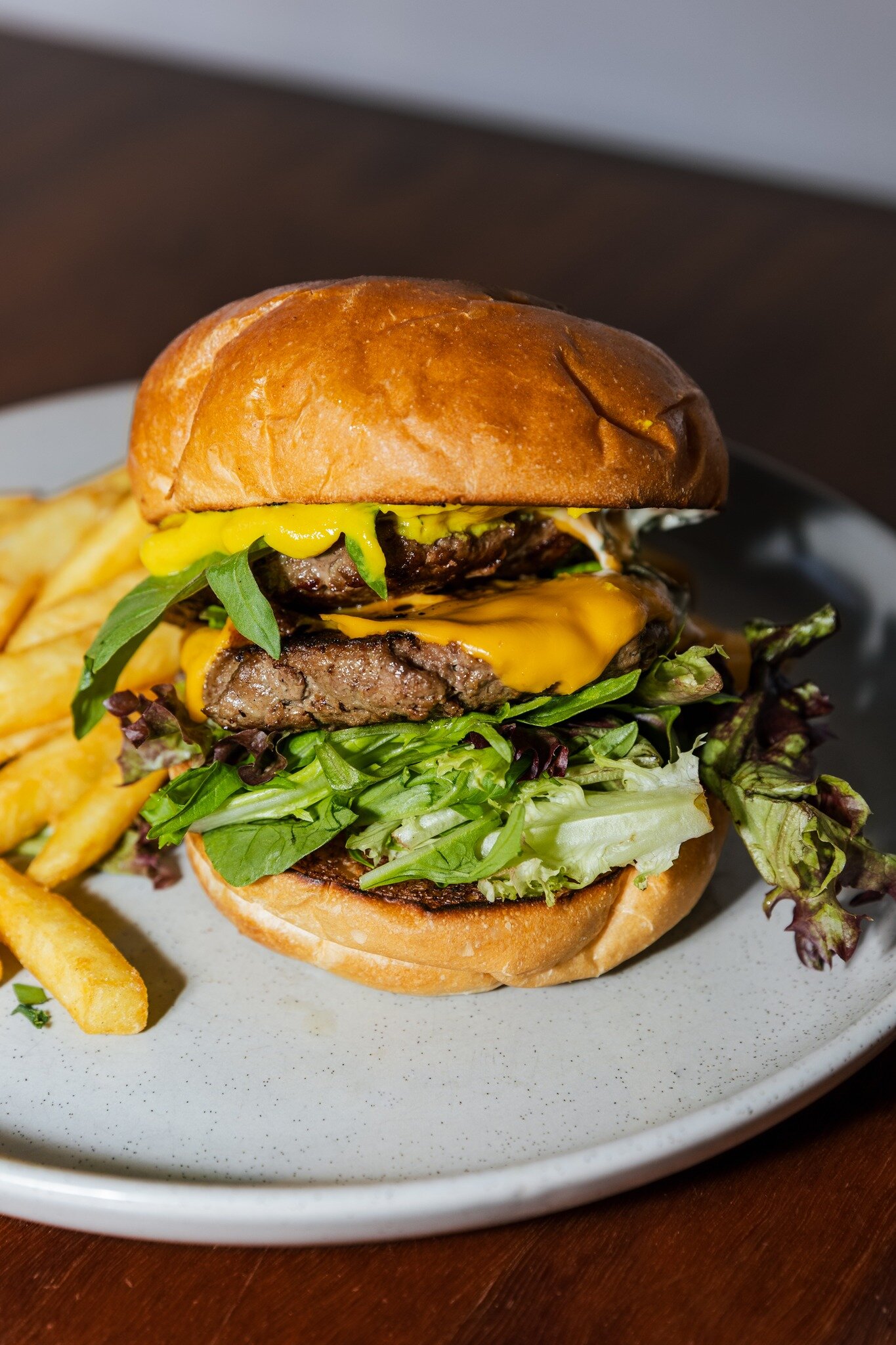 Welcome to the weekend 🍔

Book here 👉 www.challagardenshotel.com.au