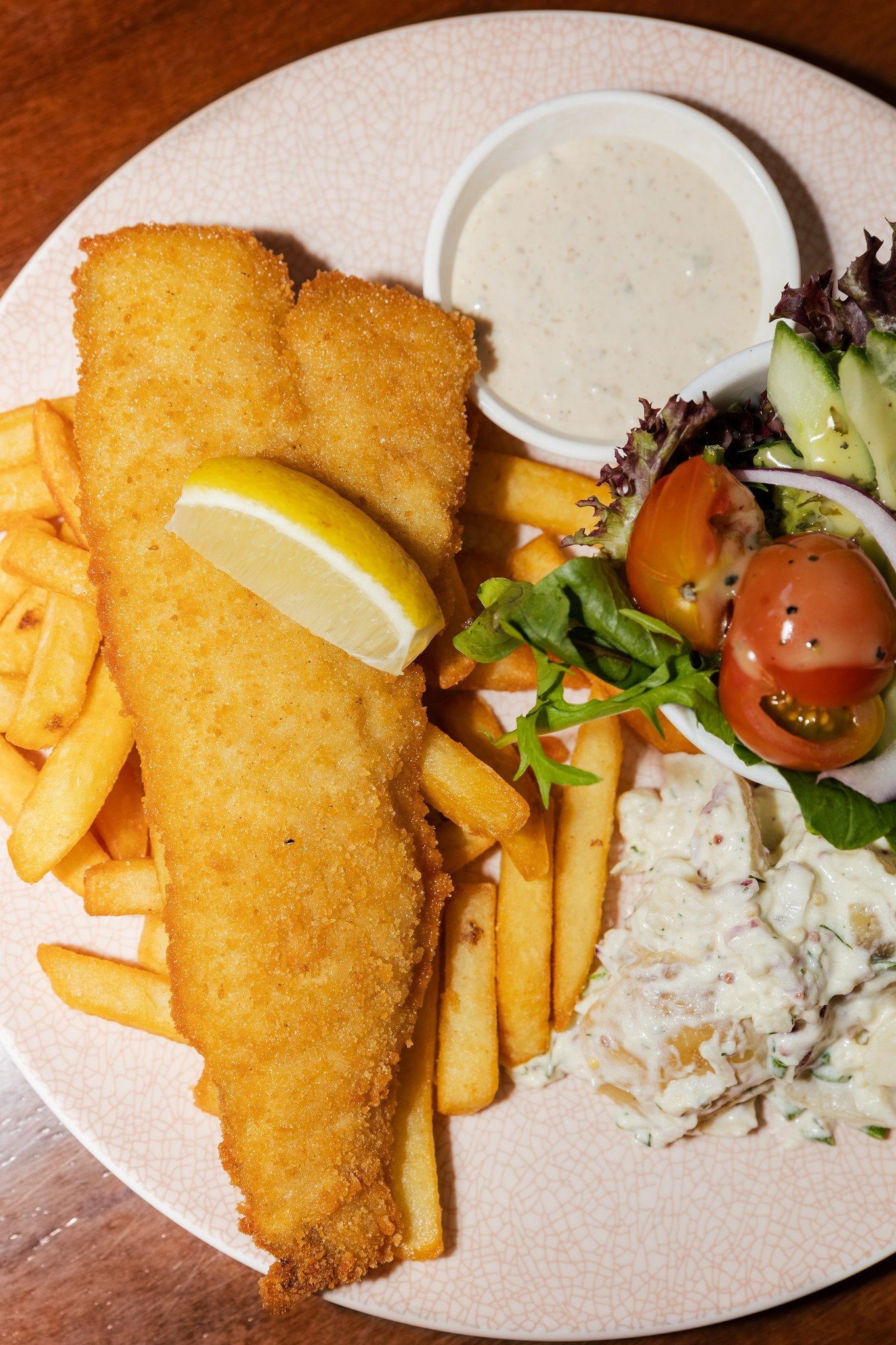 Crispy and golden 🤩

Which one is your favourite - schnitty or fish? 🤔

Book here 👉 www.challagardenshotel.com.au