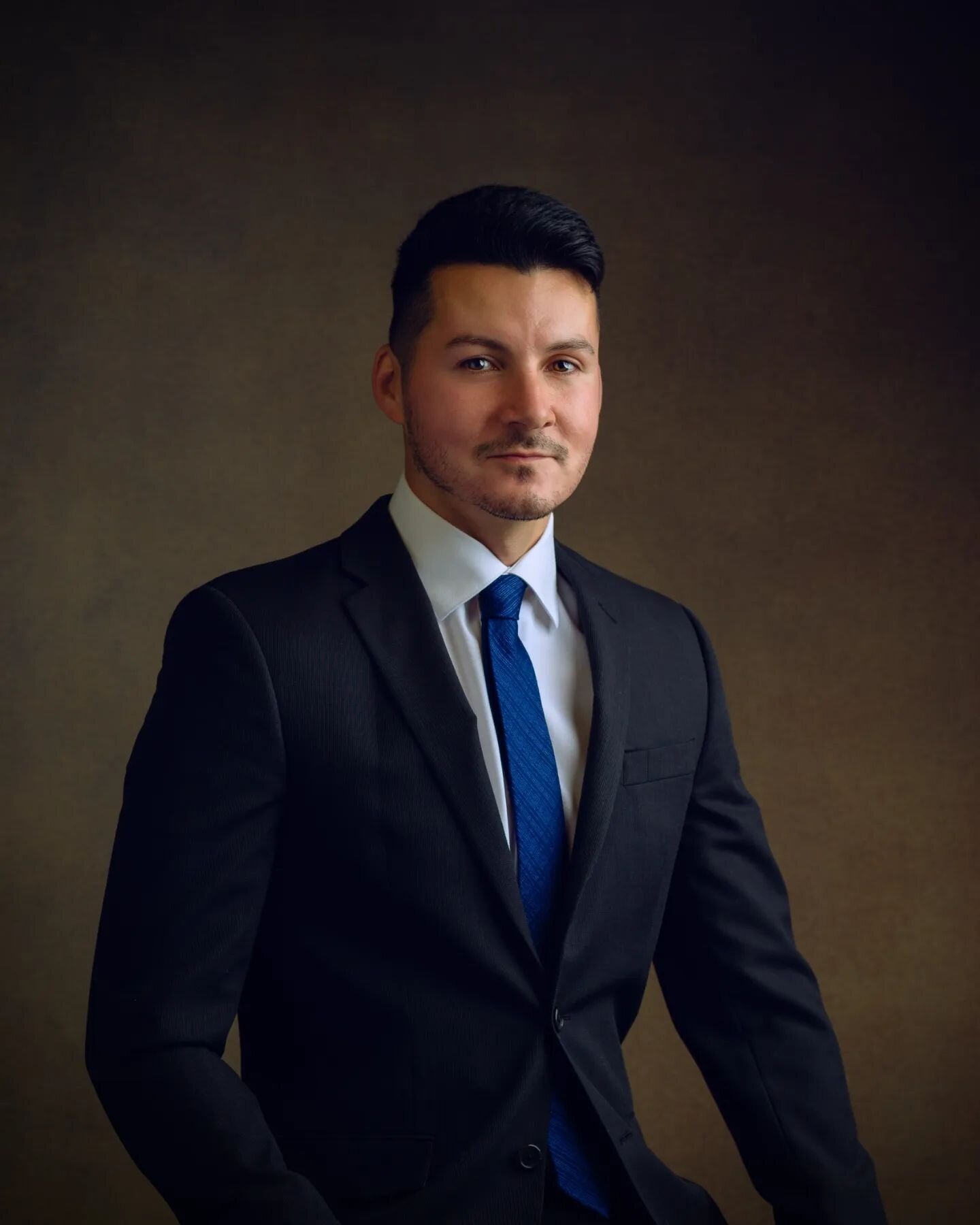 Lookout business world, your next CIO is here! Drop a note below and tell Chris how awesome his blue tie looks with this suit. 

#portraitphotography #retouching #executivecoaching #executive #businessportrait #executiveportrait #sonyalphaa7riii #son