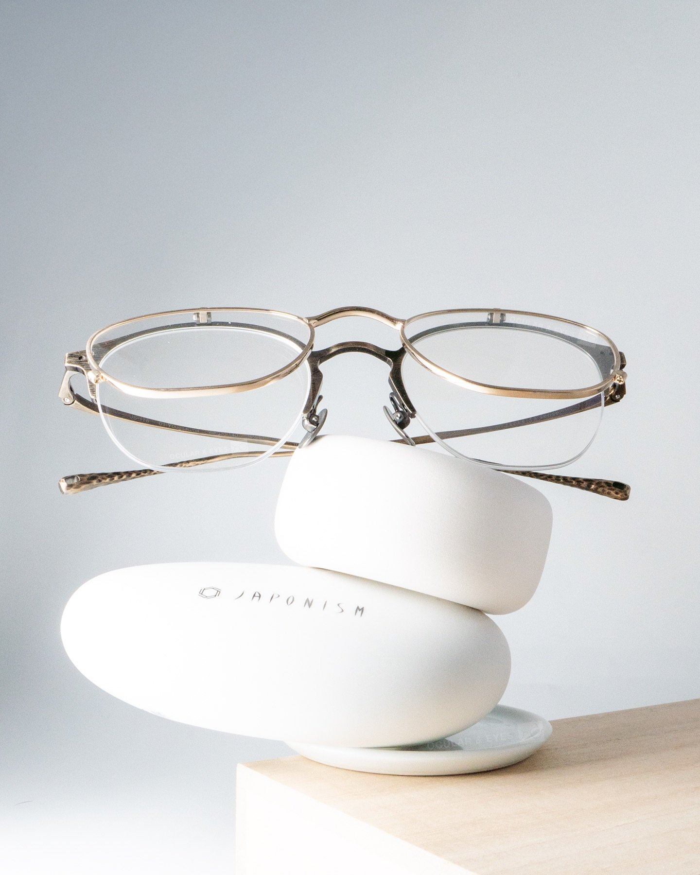 JAPONISM has stayed true to its cultural heritage, with recent collections continuing to draw from Japanese craftsmanship, art, and fashion.

.
#japonism #japaneseeyewear #madeinjapan #ocularandeyes