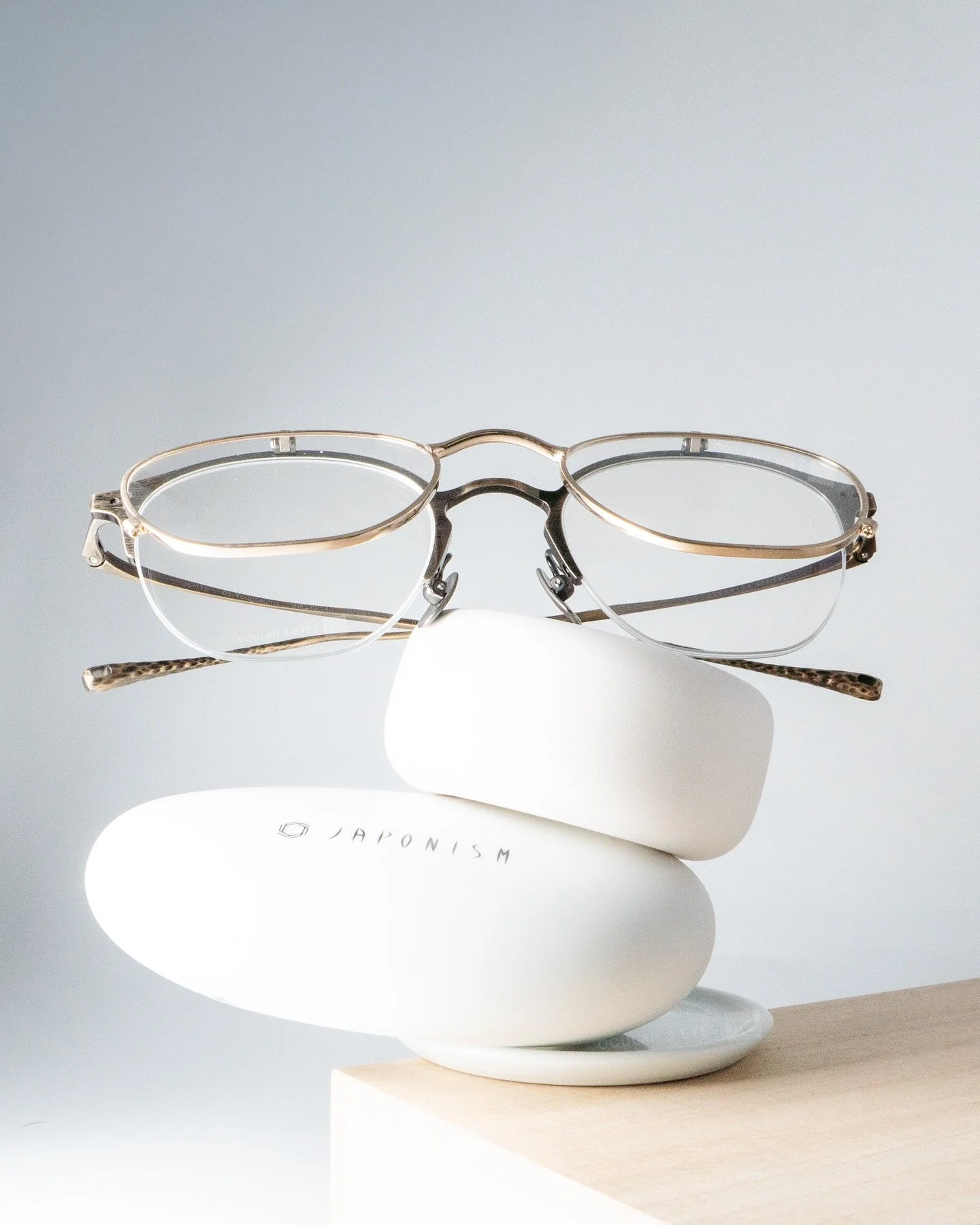 JAPONISM has stayed true to its cultural heritage, with recent collections continuing to draw from Japanese craftsmanship, art, and fashion.

.
#japonism #japaneseeyewear #madeinjapan #ocularandeyes