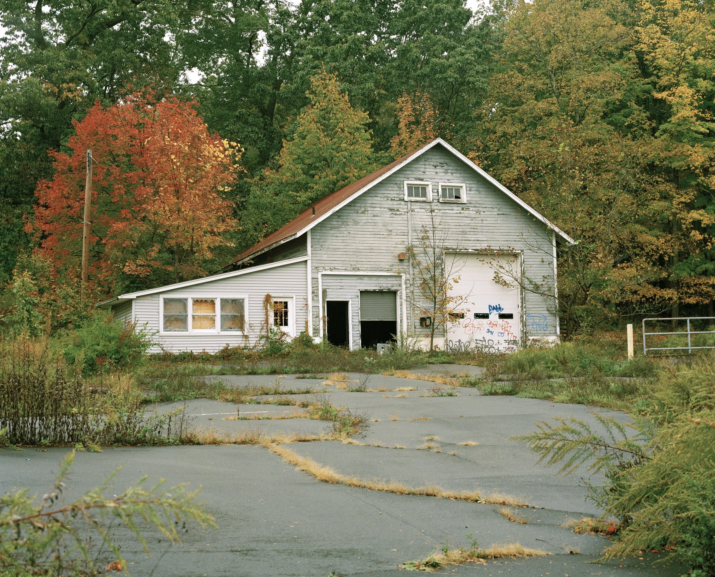 Abandoned buildings portra 800 2.jpg