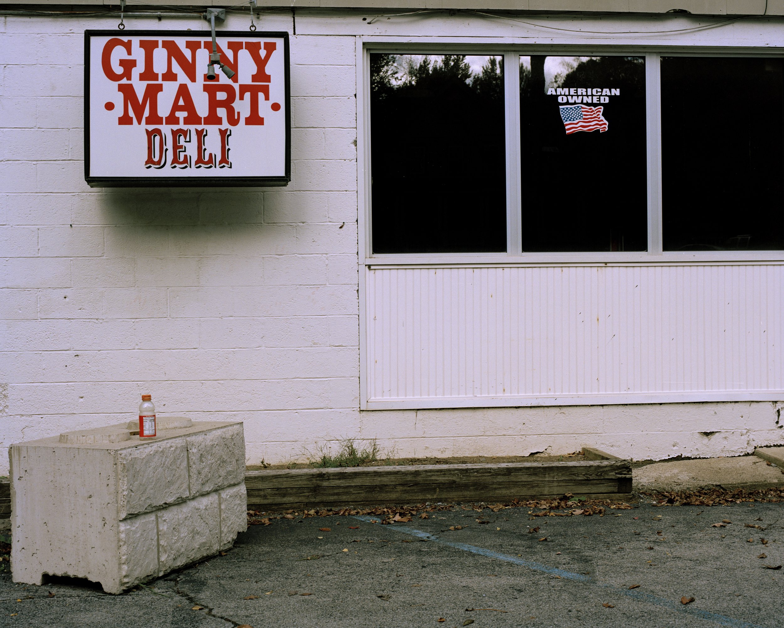 Abandoned buildings portra 800 37.jpg