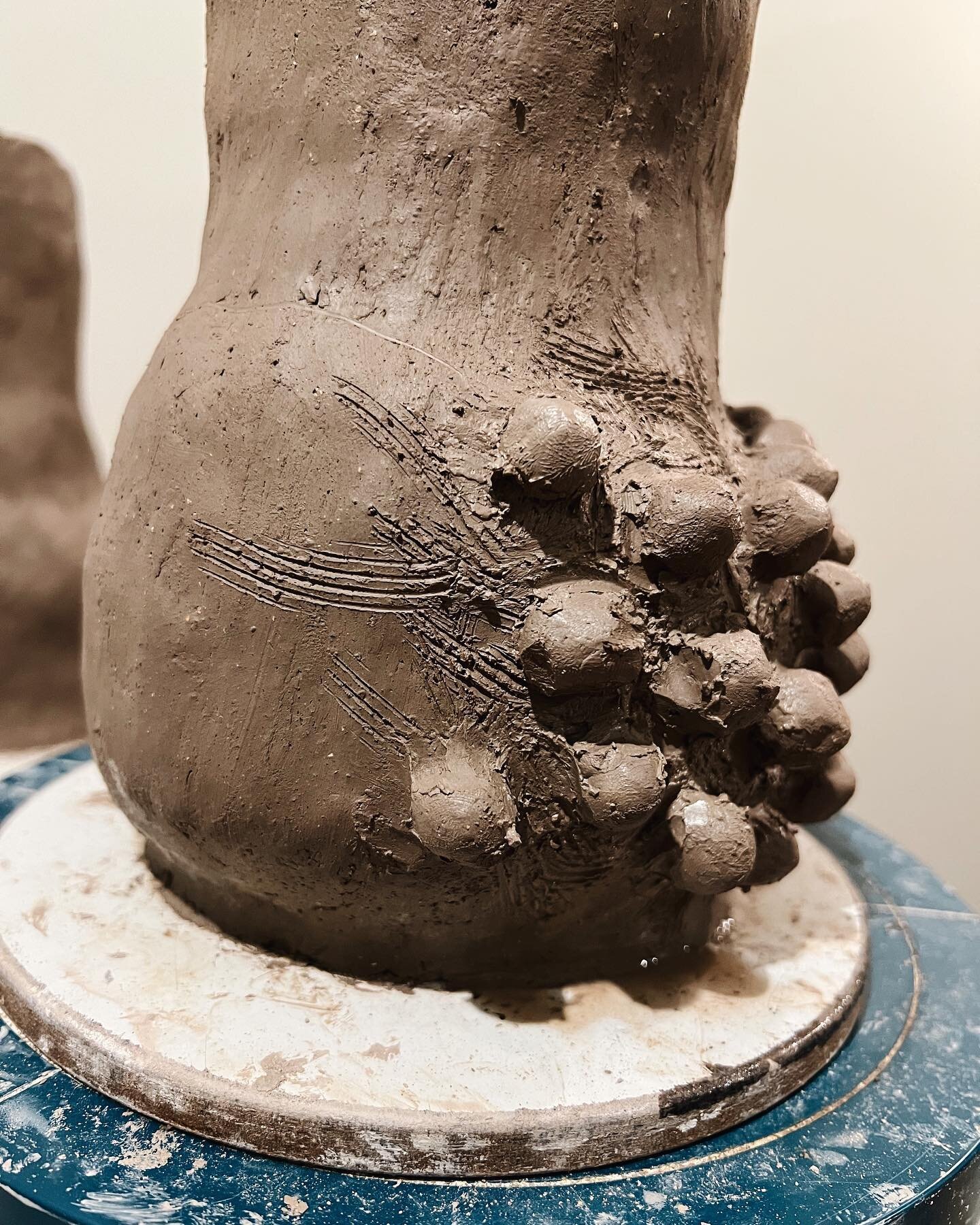 Scratching up dark stoneware. Hand formed vessel in progress
.
.
.
#clay #cremerging #australianartist #stoneware #sculpture #emergingartist #keramik #femaleartist #ceramicsaustralia #australianceramics #vessel #vase #object #ceramiclicious #handform