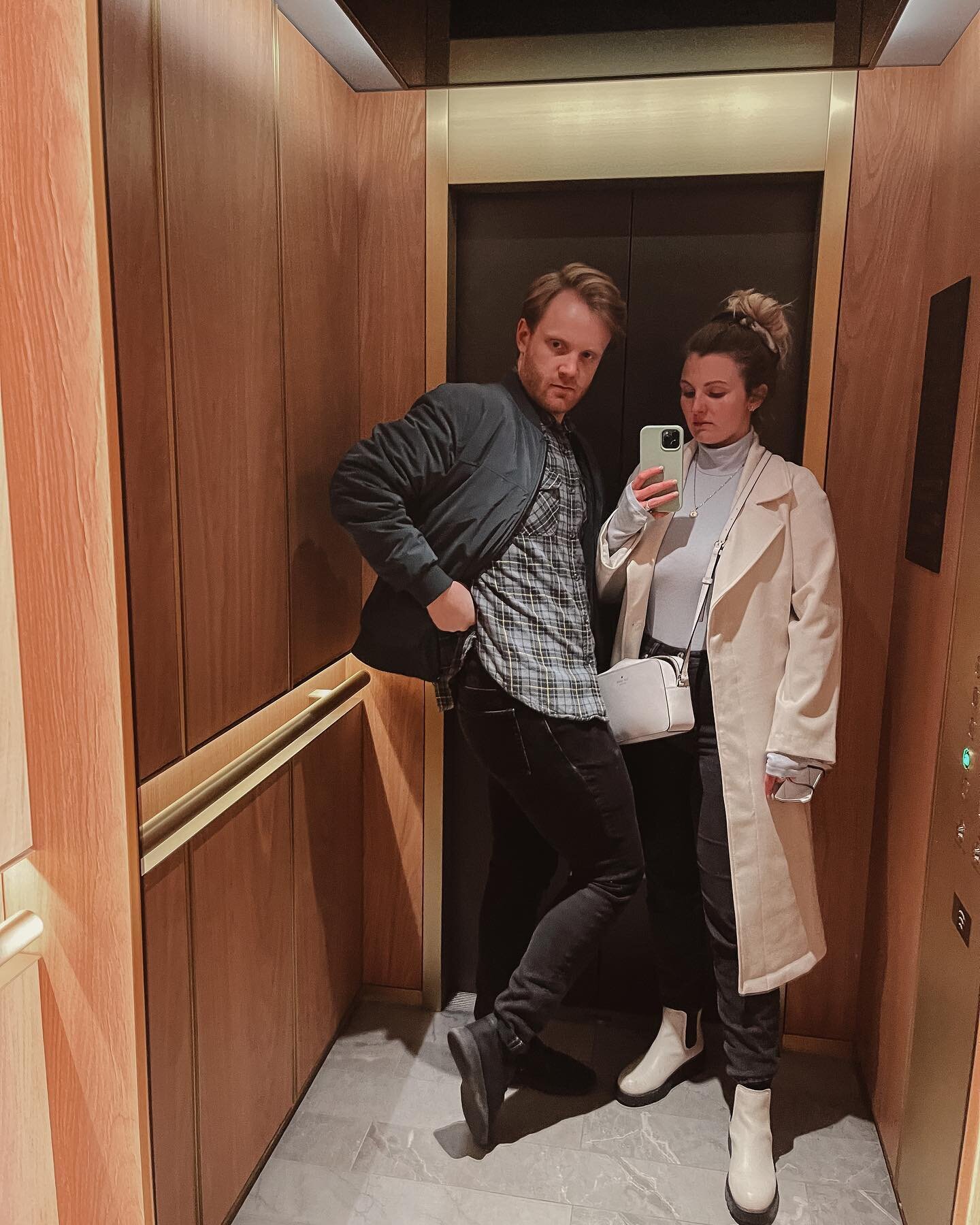 liked our outfits, took an elevator selfie 👌🏽😂 🇬🇧 

#london #london🇬🇧 #londonfashion