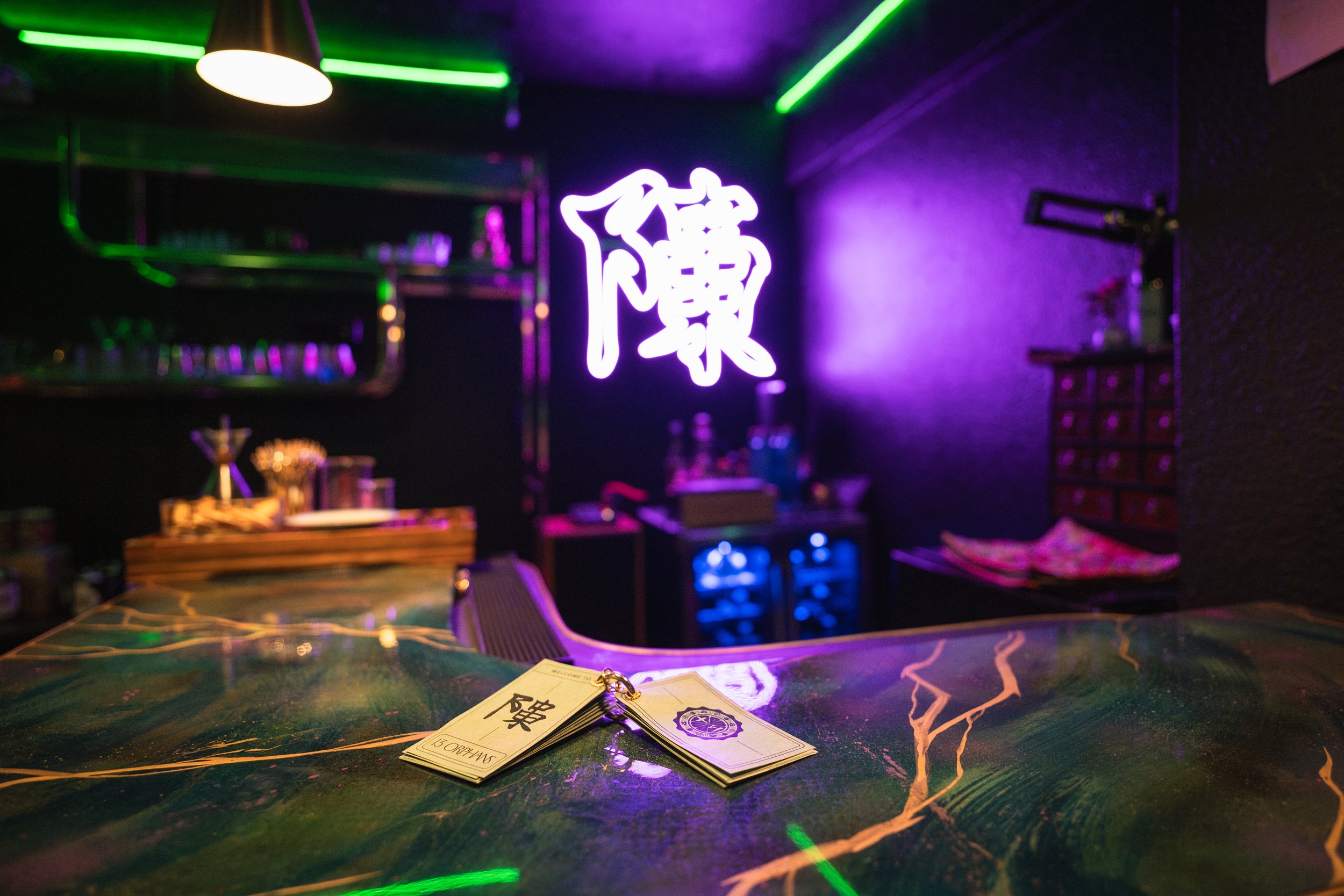 13 orphans bar (photo cred d4 nguyen @d4_ngyuen).jpg