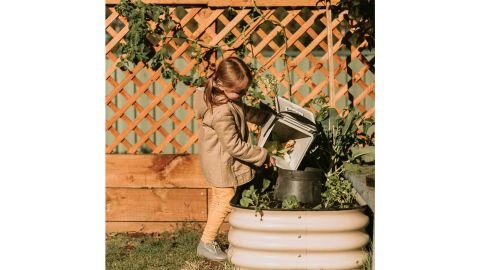 Image of Redmon worm farm in wooden pallet