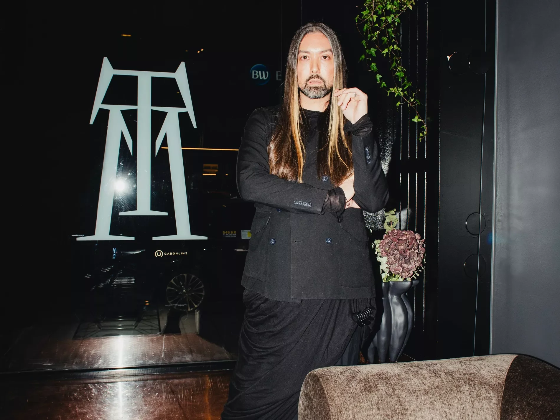 Celebrity brow artist Thomas McEntee unveils his own solo concept studio salon