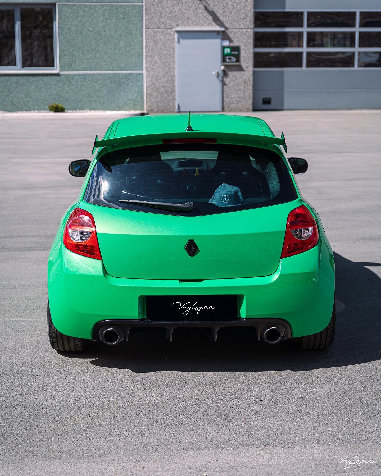This color is called Alien Green and now we understand why... it's out of this world. Grab your custom designed Vnylspec in bio now!
.
.
.
.
#renault #renaultsport #rs #renaultclio #cliors #clioaliengreen #cliors200 #akrapovic #hatch #hothatch #hotha
