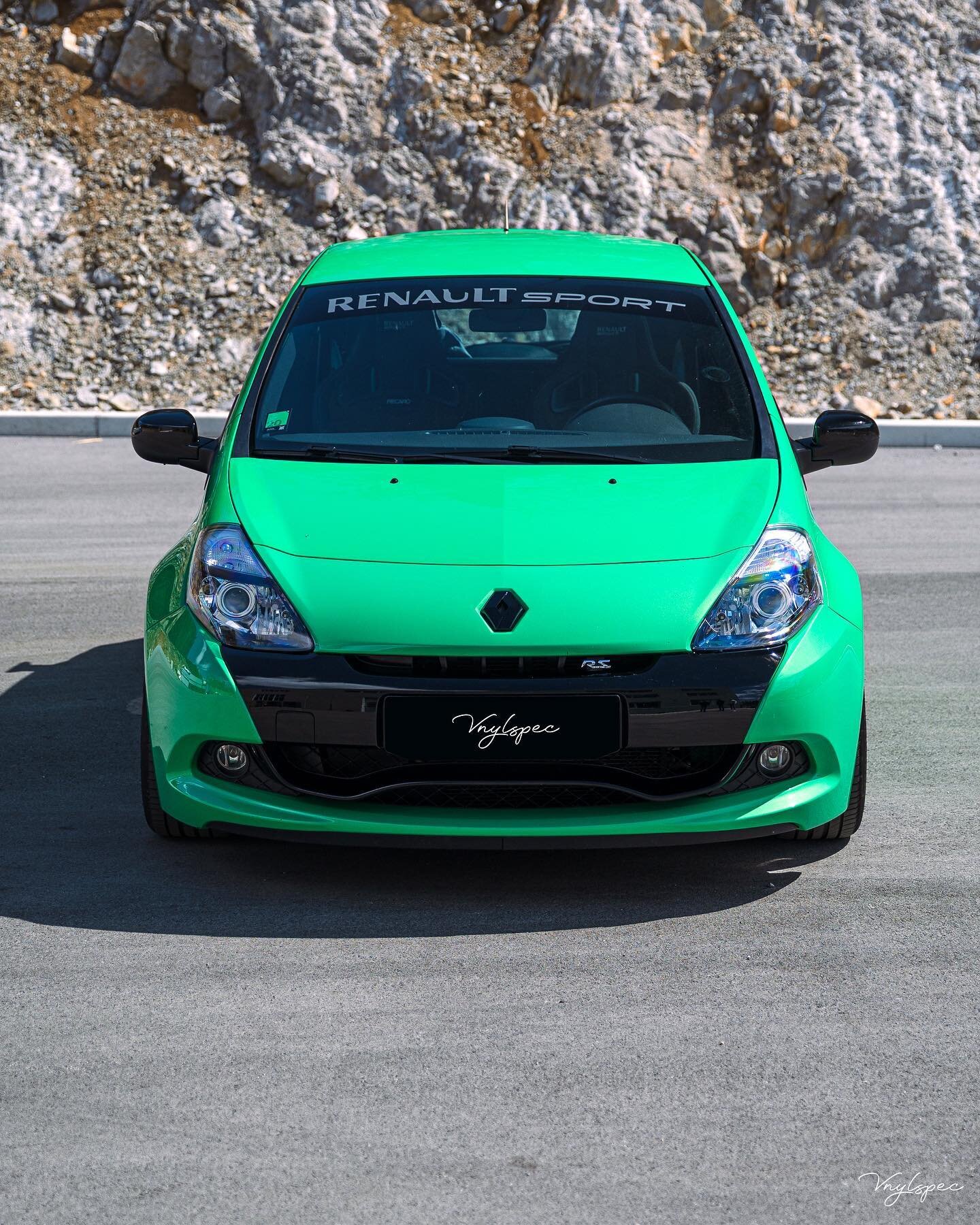 Does anybody have an even crazier color to showcase it on a Vnylspec? 🤯
.
.
.
.
#renault #renaultsport #rs #renaultclio #cliors #clioaliengreen #cliors200 #akrapovic #hatch #hothatch #hothatches #cliosport #sportscar #brembo #recaro
