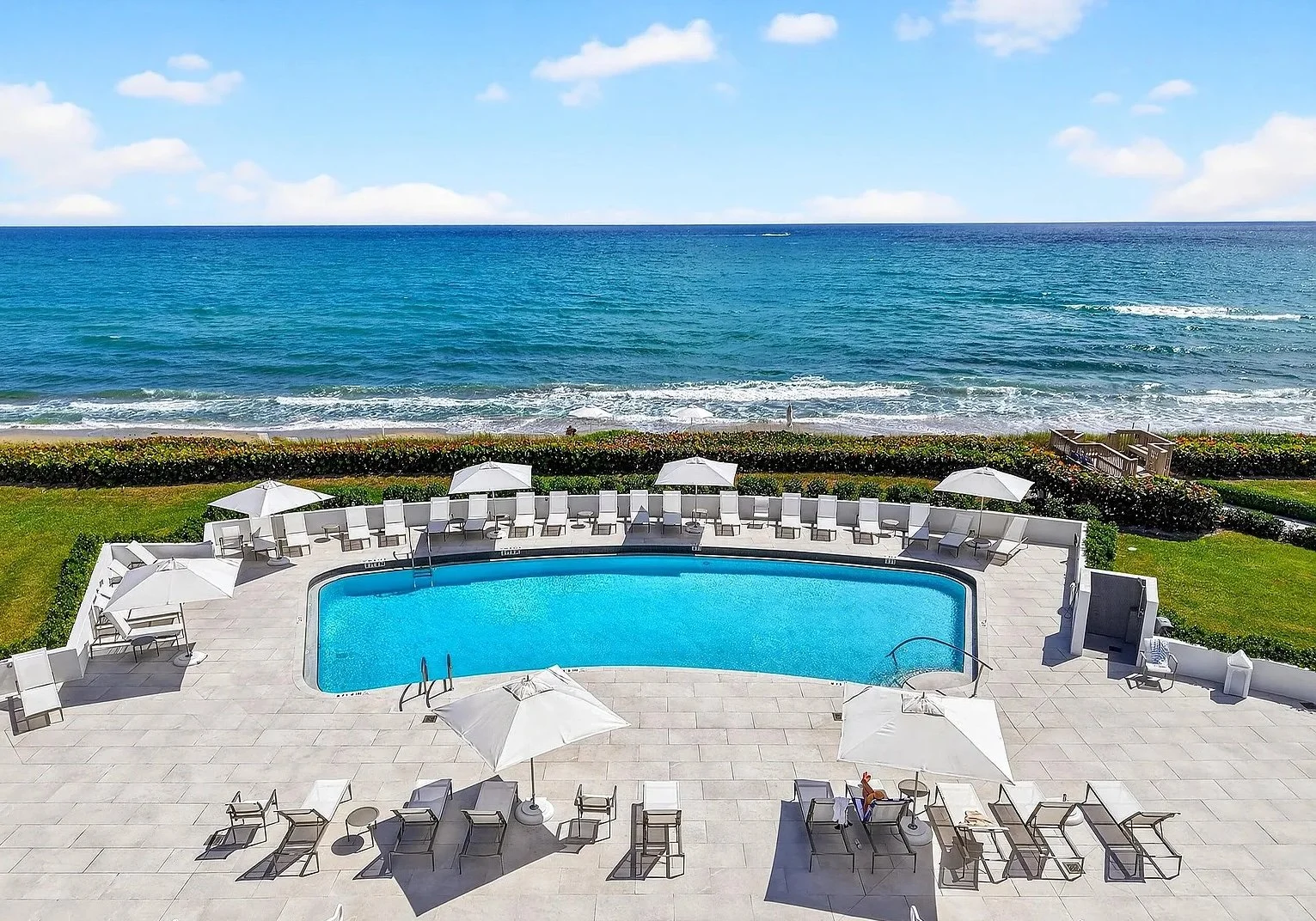 Drone Pic of Pool 04-06.jpg