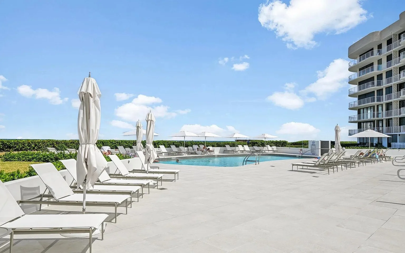 Atriums Pool Pic 04-06.jpg