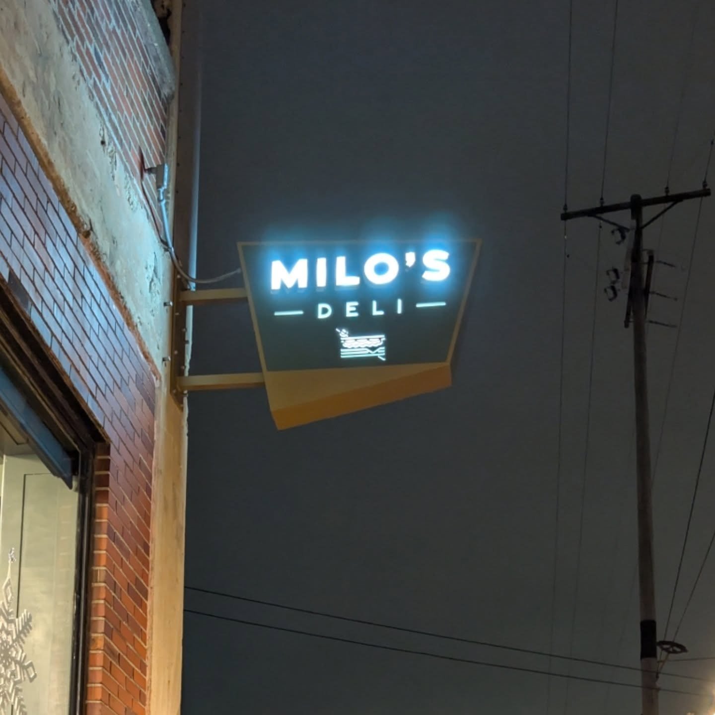 Dropped into @milosdelicbus in the prior Strongwater space (RIP) during Franklinton Fridays last minute and was glad I did! Initially had a bit of a "What have they done to my boy?" moment stepping into the new space but after half a roast 