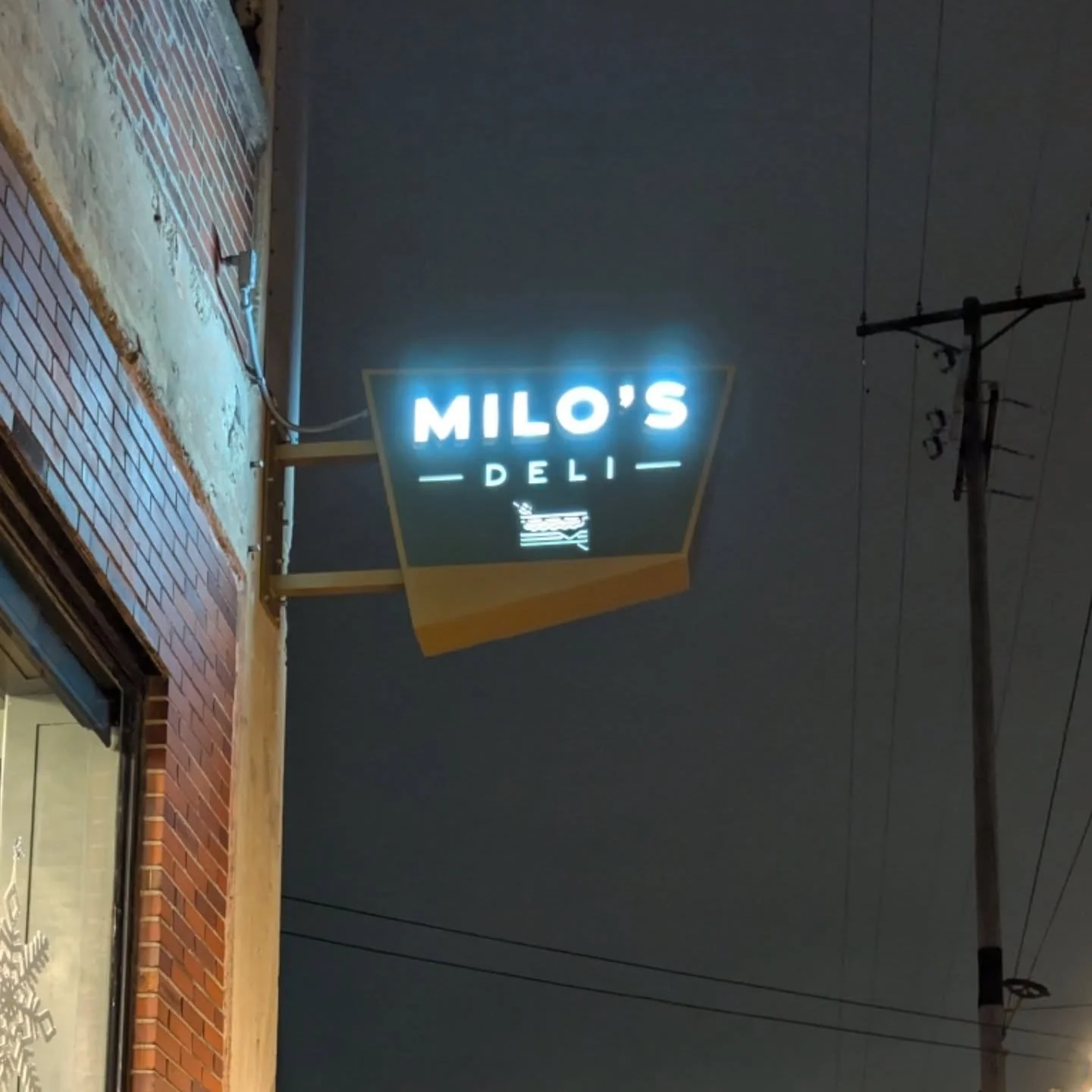 Dropped into @milosdelicbus in the prior Strongwater space (RIP) during Franklinton Fridays last minute and was glad I did! Initially had a bit of a "What have they done to my boy?" moment stepping into the new space but after half a roast 