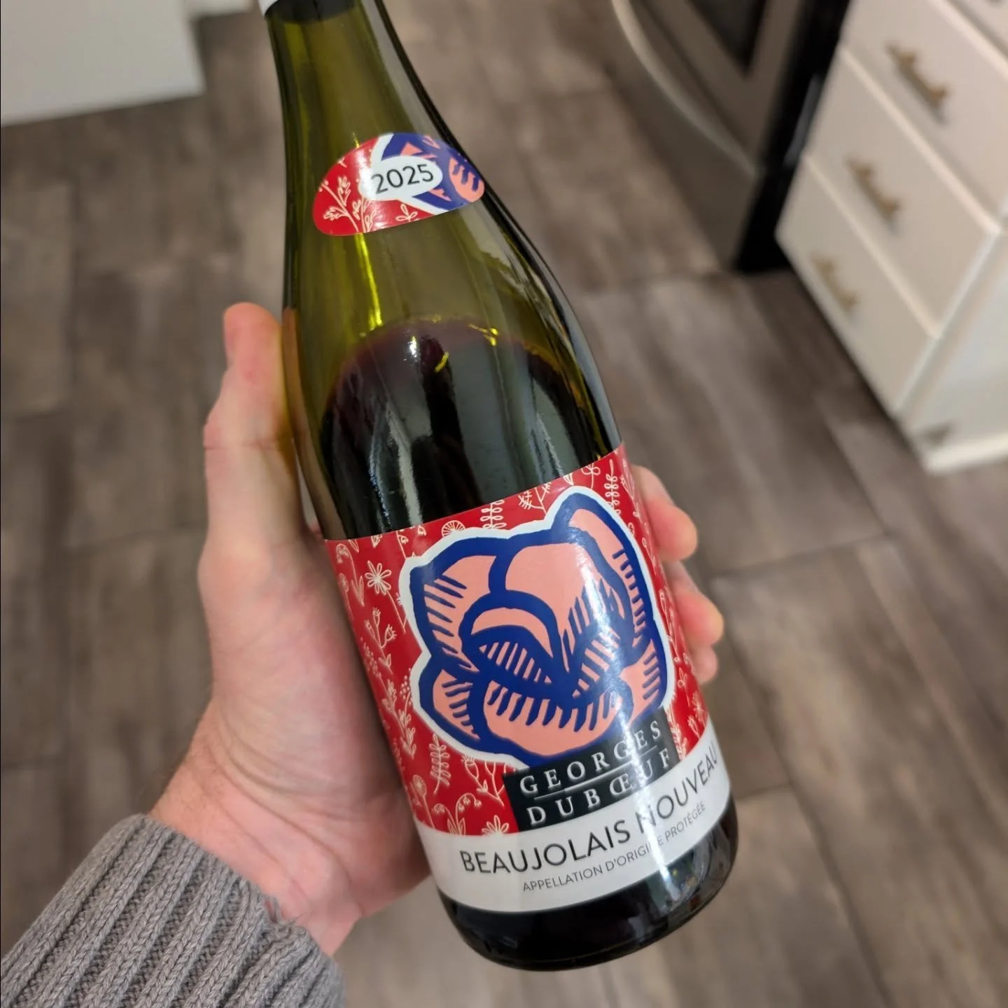 The French kick continues with the release of Beaujolais Nouveau, the youngest wine from this year's harvest. @lachatelainecolumbus was offering dinner kits including a bottle, we chose one of each of the two meals to be able to try out both: the Boe