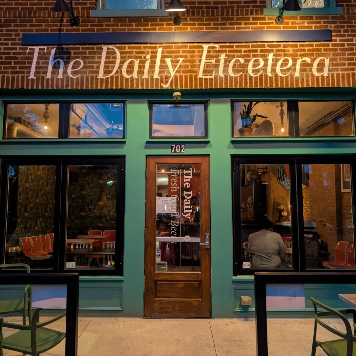 @thedailygrowler's Brewery District spot recently underwent a renovation and is now The Daily Etcetera @the.daily.etcetera! Attended the soft opening last night to see what all the changes have been. 

What used to be a very broad 45 taps has been na