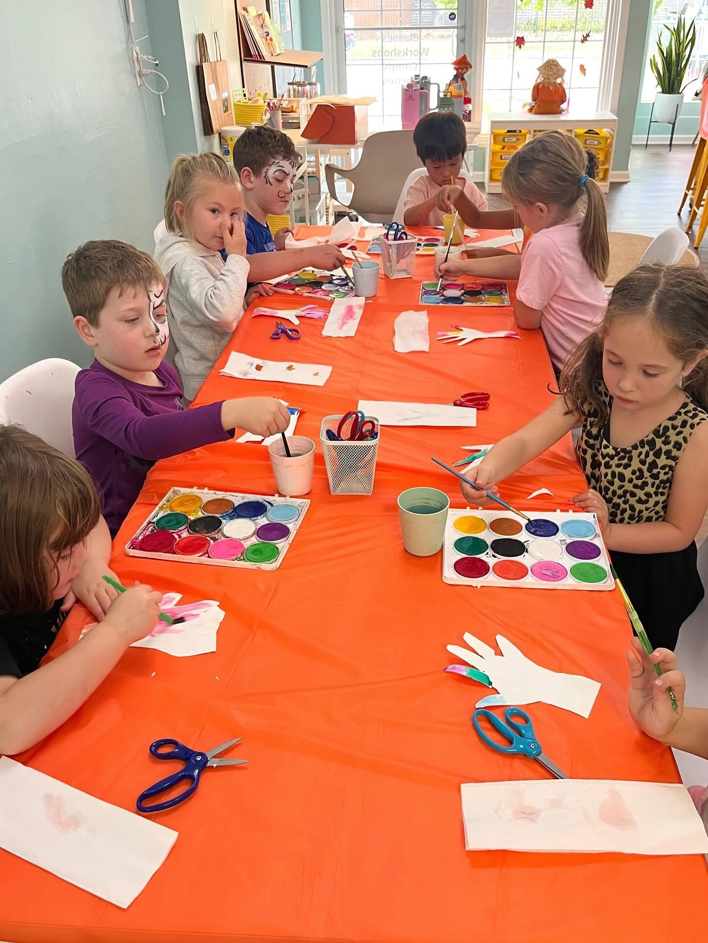 Last week our Art Adventures students were so inspired by the book, &ldquo;I Ain&rsquo;t Gonna Paint No More&rdquo;, by David Carr that they painted their own hands! 😱👋😉🎨