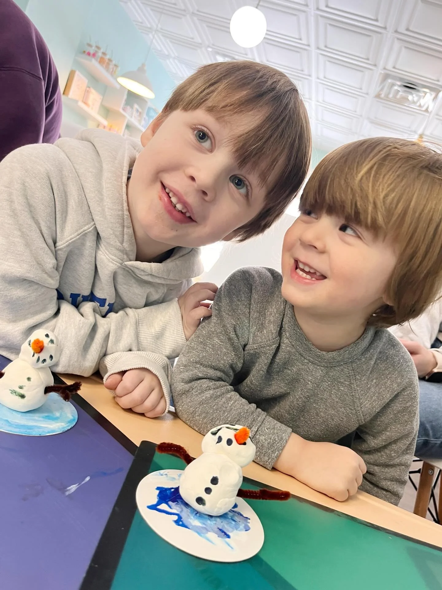 This week we are looking back on an AWESOME Winter Semster and looking forward to an exciting Early Spring Semester! ❄️🌈

Join us for one or more of our art educator-designed art classes:

👶🎨 Art Adventures MINI - ages 2 - 4 + caregiver

👧👦🎨 Ar