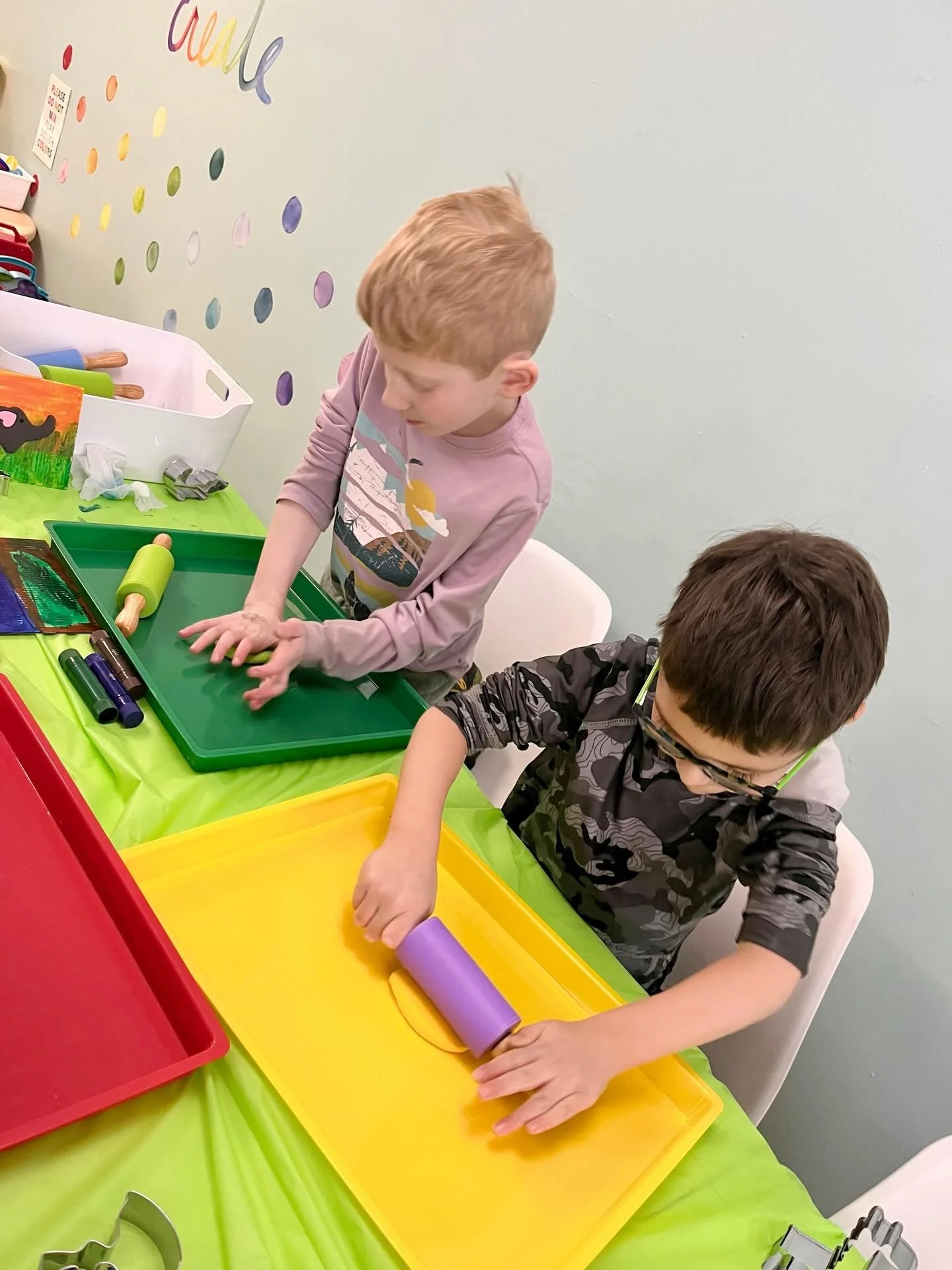 Art Adventures students hard at work on their jungle anima relief sculptures. 💛💚