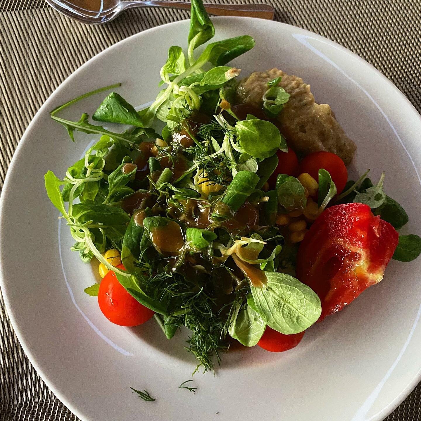Holiday hack Part 3 - The Green Starter 🥗&hellip;

Not only is starting your meal with greens a simple way to get your serving of greens 🥬  in for the day but it also prepares your body for the main that&rsquo;s to come&hellip;

🥬 Fibre slows dige