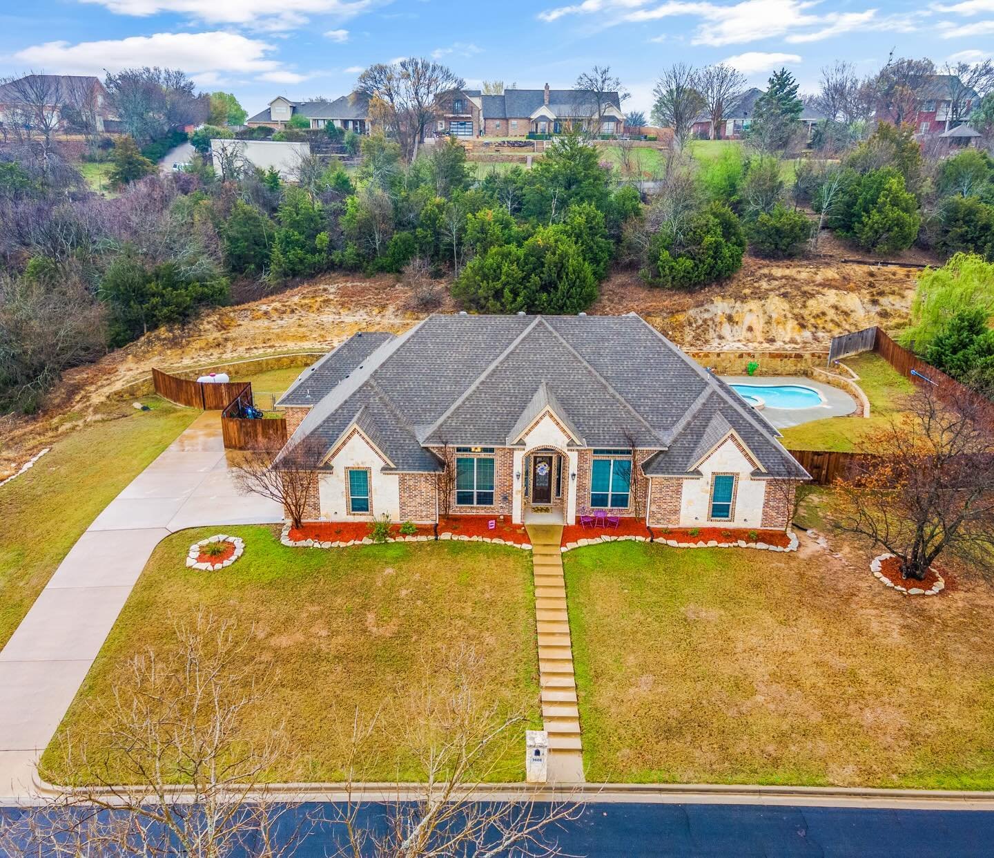 SOLLLLLD!🎉🙌. 3608 Foot Hills in Weatherford has sold! We quickly got this property under contract and was able to  negotiate a closing date that worked well  for both parties.  Does planning the timeline of selling your home stress you out? Let AGR