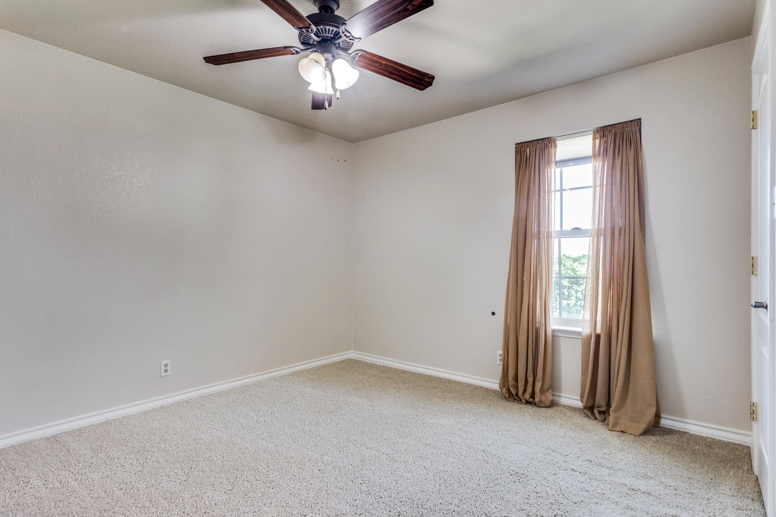 4100-rawleigh-dr-benbrook-tx-76126-High-Res-13.jpg