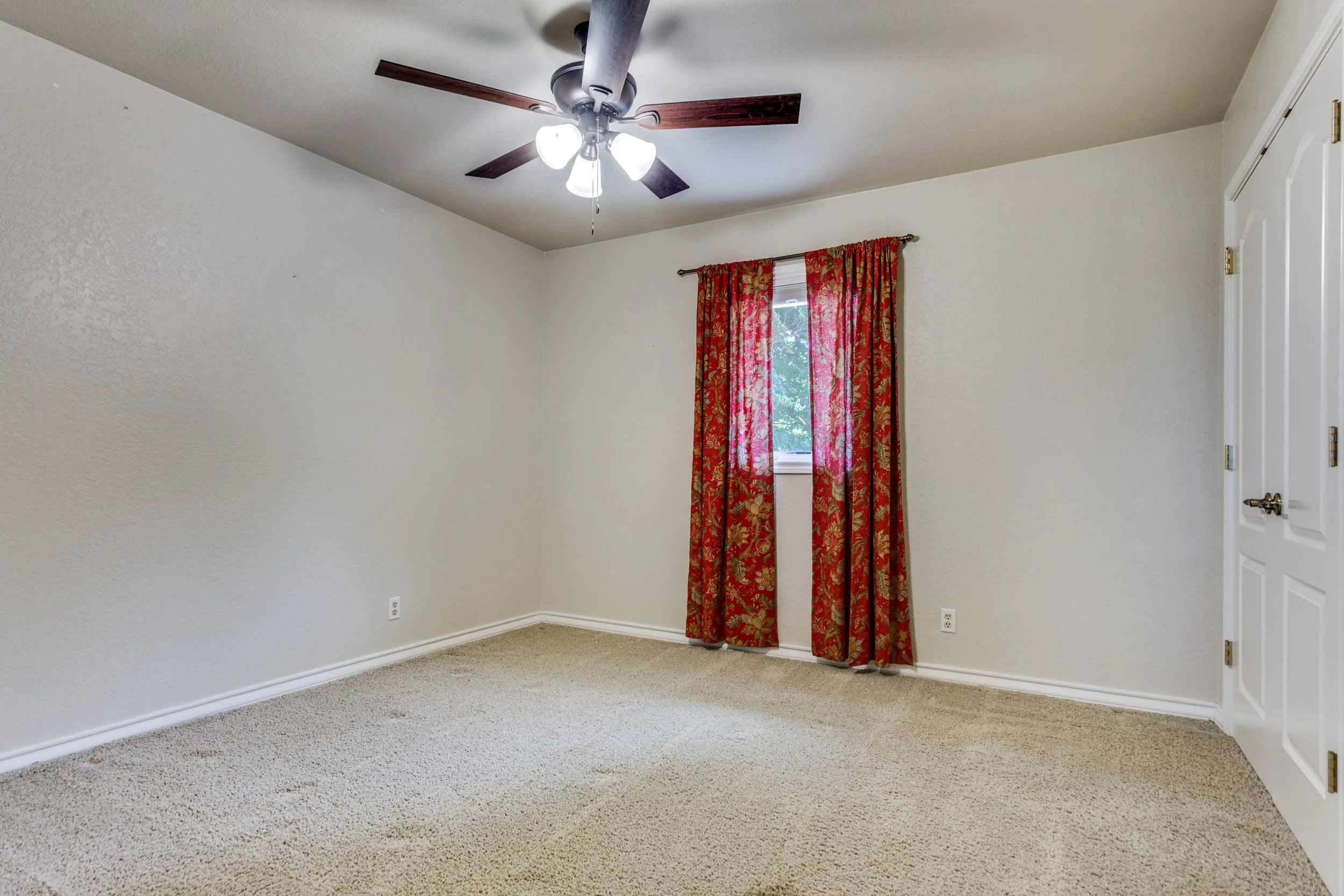 4100-rawleigh-dr-benbrook-tx-76126-High-Res-12.jpg