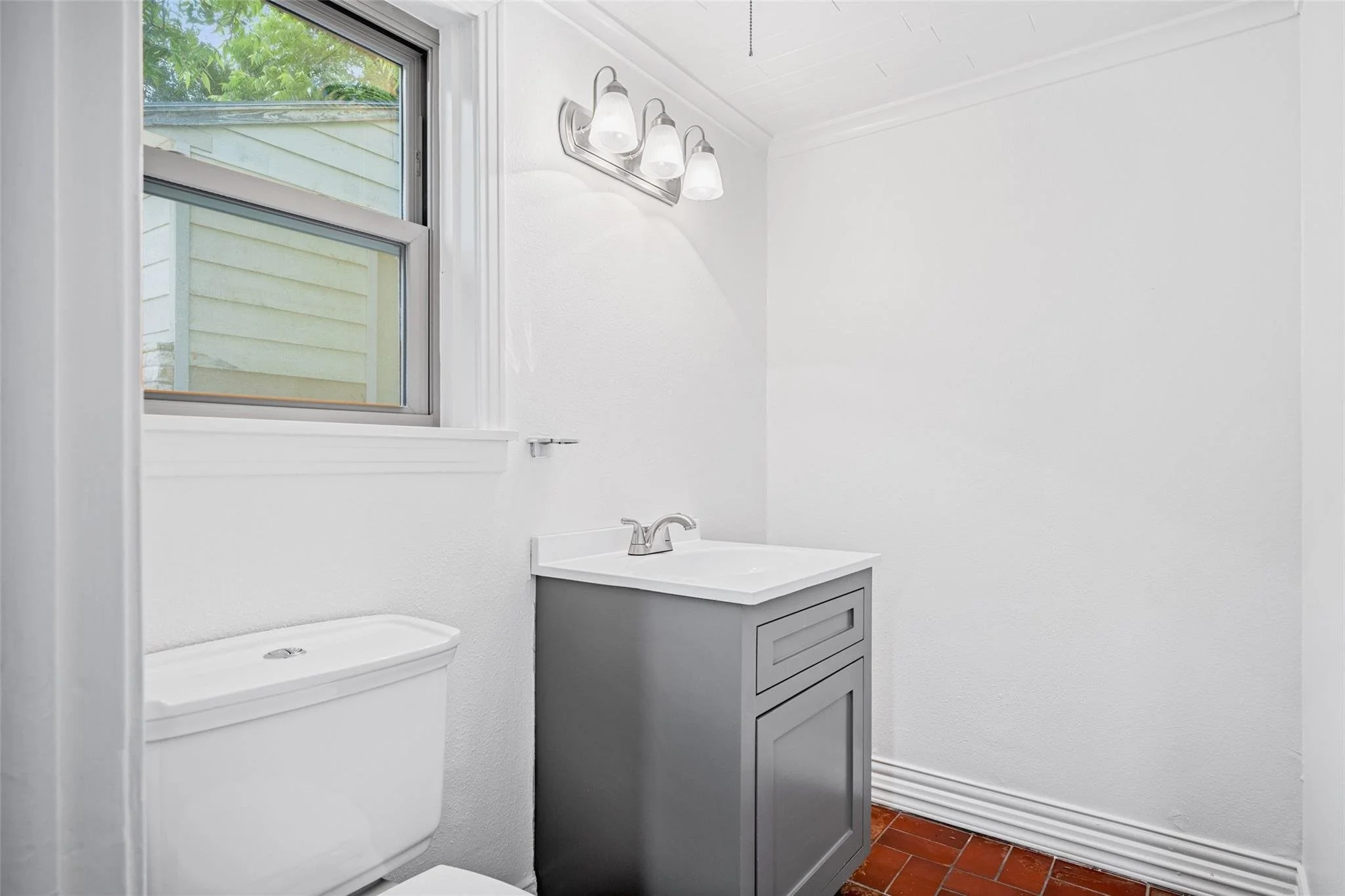 Half bathroom off of office JPG.jpg