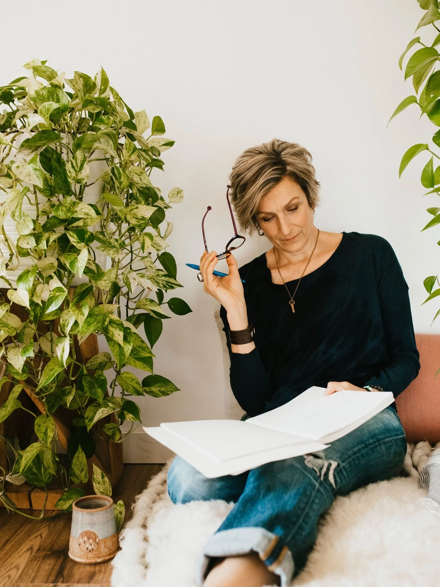 🔥It seems timely right now to gather together in community and explore what is wanting to come alive from within. 

🔥To give ourselves space from busy, from chaos, from constant inflow of media and rest and reflect. 

🔥To explore new ways of being