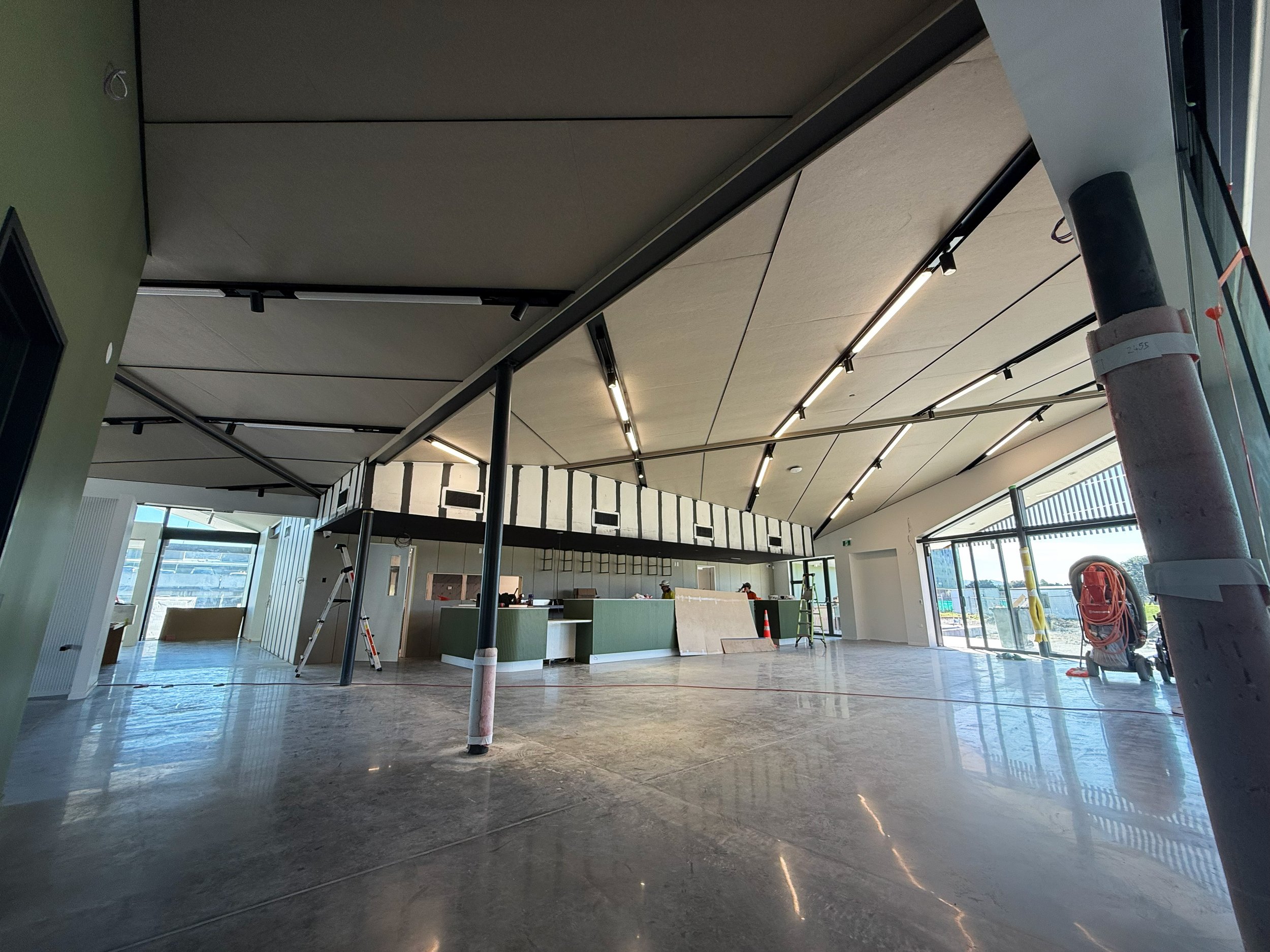 Inside New Miramar Links Golf Club Restaurant Bar Lounge Wellington NZ.jpg