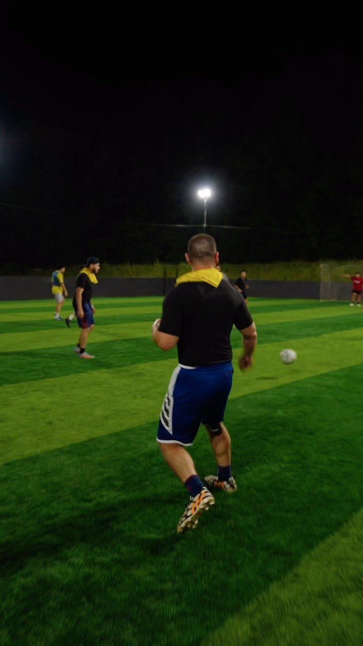 Escape the work week with some 5 v 5 Soccer ✌🏼
Come to our pick up games 8:00pm-9:30pm Monday through Thursday or book a field today! ⚽️✅
#soccer #soccergame #pickup #gvltoday #gvlifestyle #gvldaily #gvlevents #yeahthatgreenville #gvl360