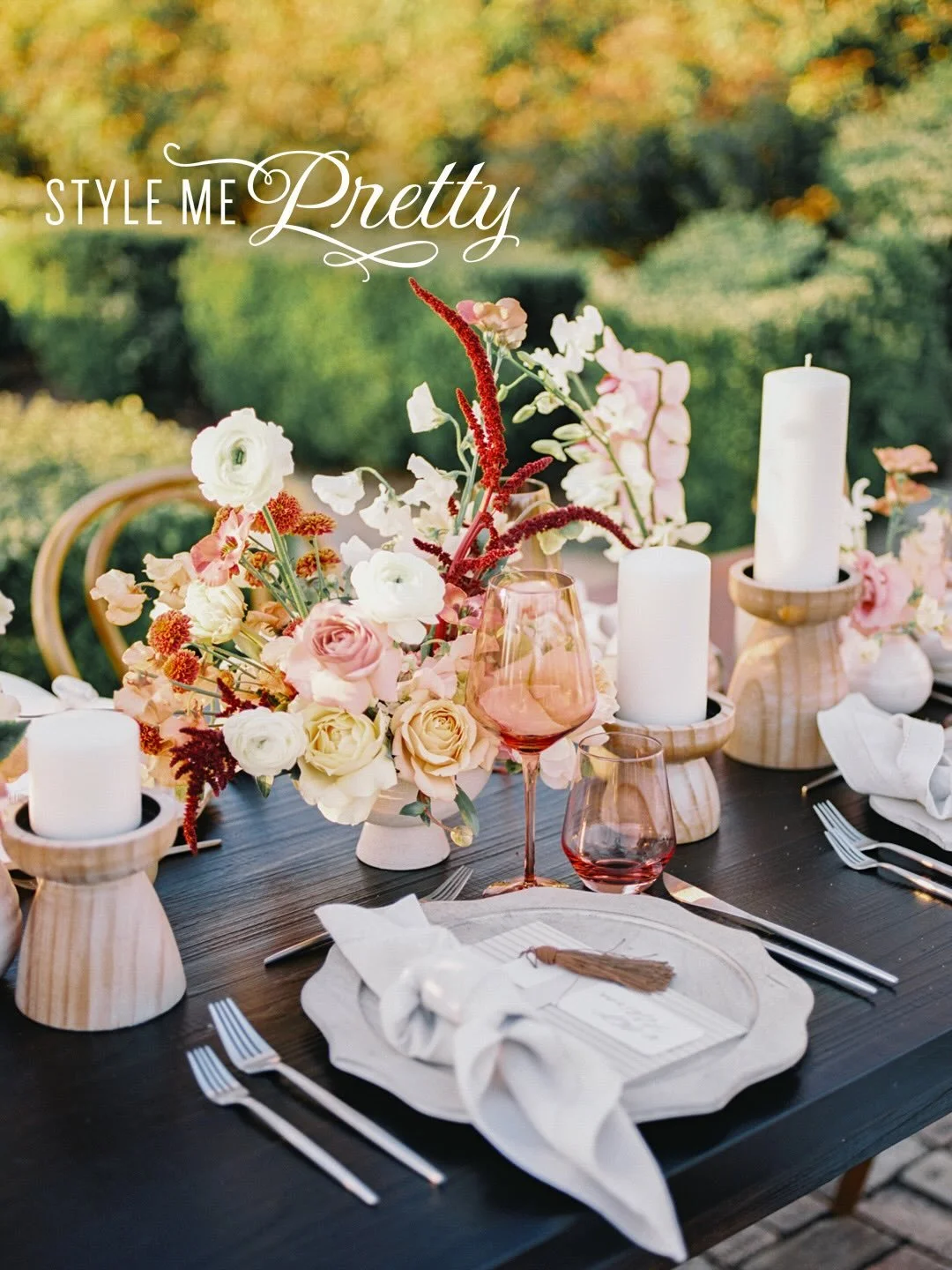 Featured in @stylemepretty ✨
A winter wedding at Commodore Perry Estate that felt like stepping into Europe. Soft blush and neutral, textural florals paired with custom wood tones and sculptural candlelight brought this villa-style Auberge Collection