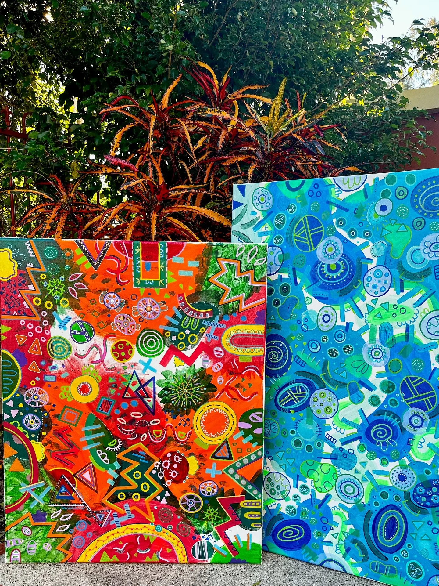 Sometimes our feelings live too deep for words&hellip;.So why not let them spill out as colour and movement!🎨✨

These two pieces hold different emotions, but come from the same quiet need to release without explanation. They are the parts of me that