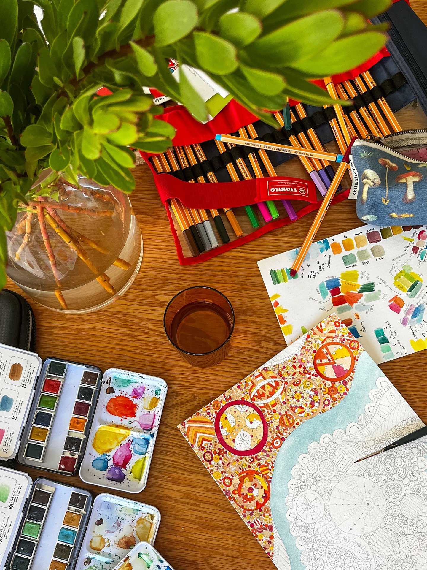 Watercolour play 🎨✨
Slow down. Let go. Watch the colours wander. That&rsquo;s where the magic happens! 

#painting #australianartist #abstractart #watercolourpainting