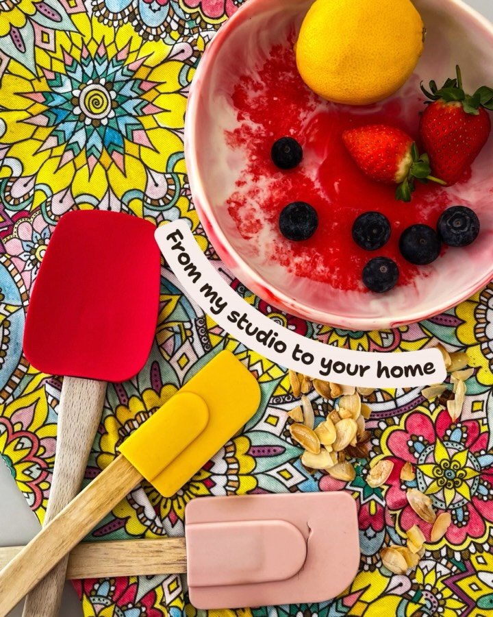 Rainy afternoons are perfect for a little kitchen creativity&hellip; and a splash of tea towel colour! 🎨🍓

Swipe to see close-ups of my design &ldquo;Pastel Blossom&rdquo; 🌸 ~ one of my original watercolours which has been transformed into cotton 