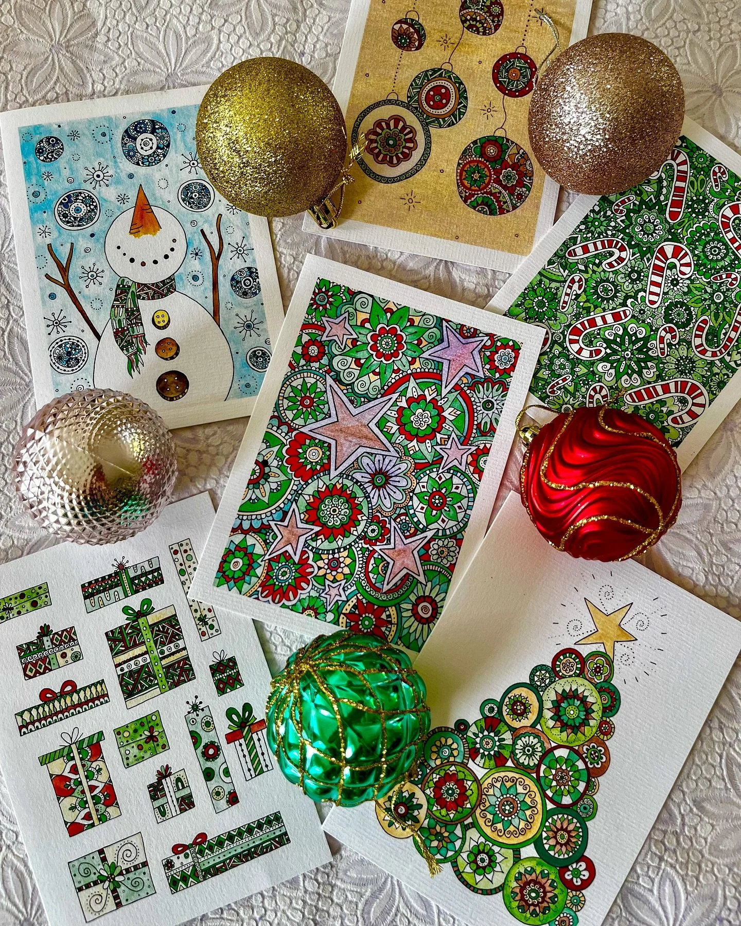 Christmas is coming!🎄⭐️ Time to spread some holiday cheer.

A simple handwritten message can mean so much! Whether it be for love, friendship, thanks, or merry wishes 😊 Make your Christmas cards special this year with one of my watercolour designs&