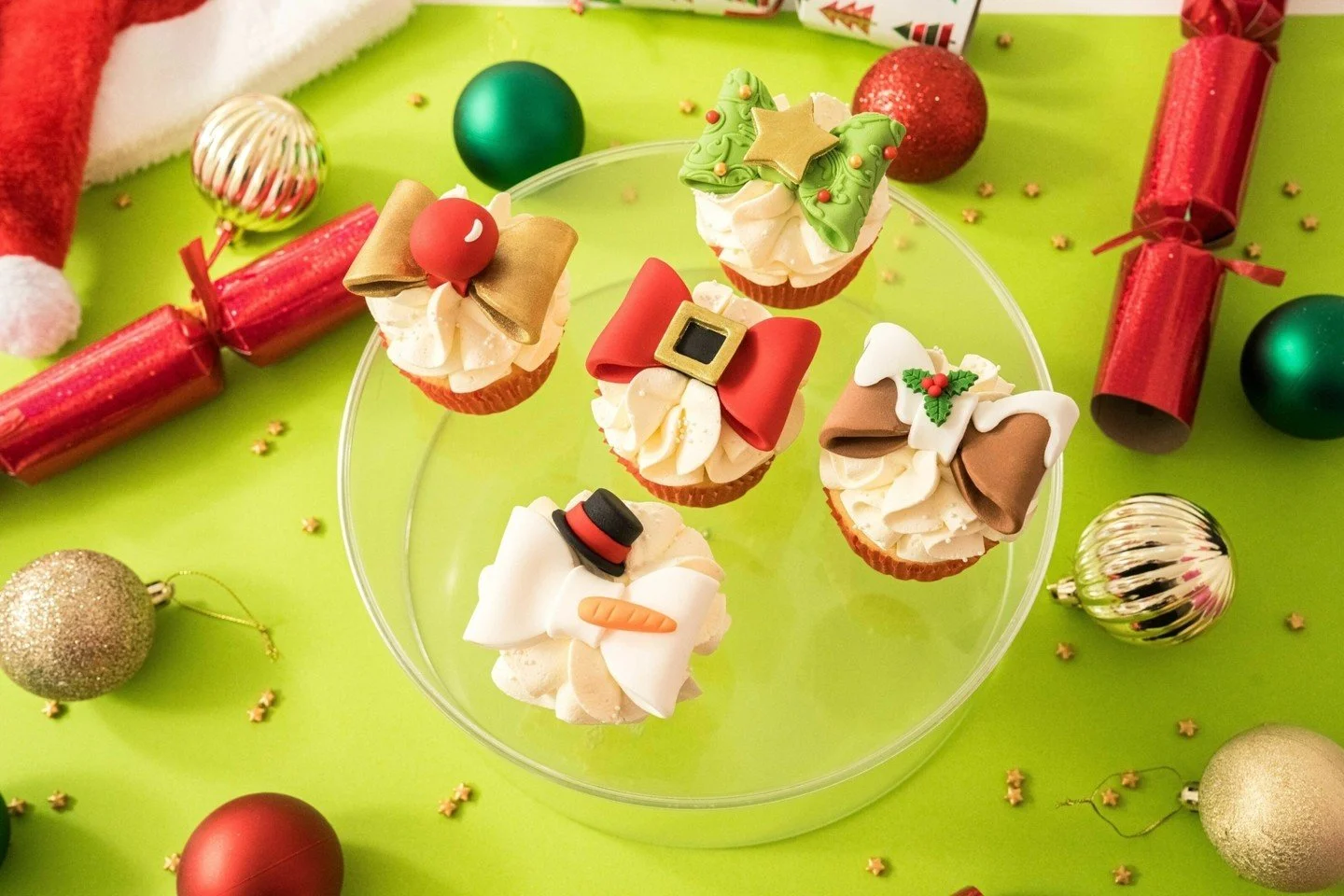 🎀🧁 Say hello to my Bow-tiful Christmas Cupcakes!

I really wanted a fun twist on the traditional Christmas cake decorations, and bows (for some reason) just felt like the right answer 😆 my absolute favourite topper has to be the classic Santa's be